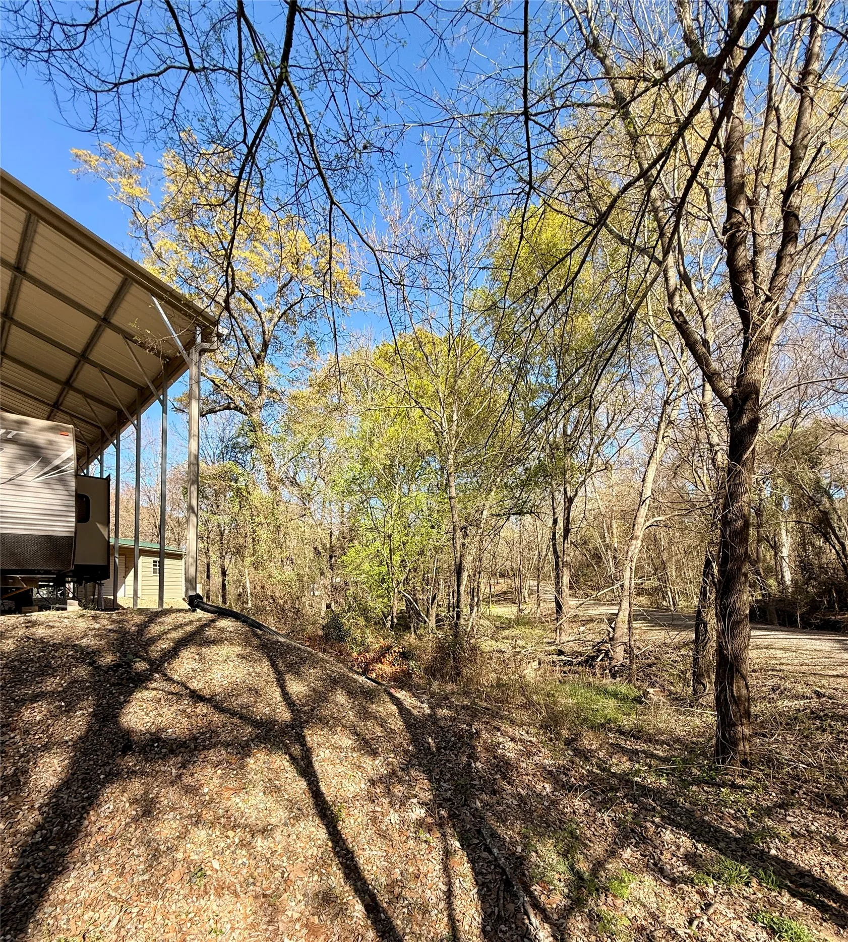 Single Family Residence For Sale in Wood County , 6435 FM 17 605, Yantis, Texas 75497, 2 Bedroom, 1 Bathroom, Garage spaces, 265 Sqft, built in 2017, Preowned, mls#21203007, Real Estate Agent in Yantis, Homes For Sale in Wood county, Homes For Sale in Yantis, Realtor in Yantis Texas, Real Estate Brokerage Independent Realty Texas, Luminita Cordes Realtor