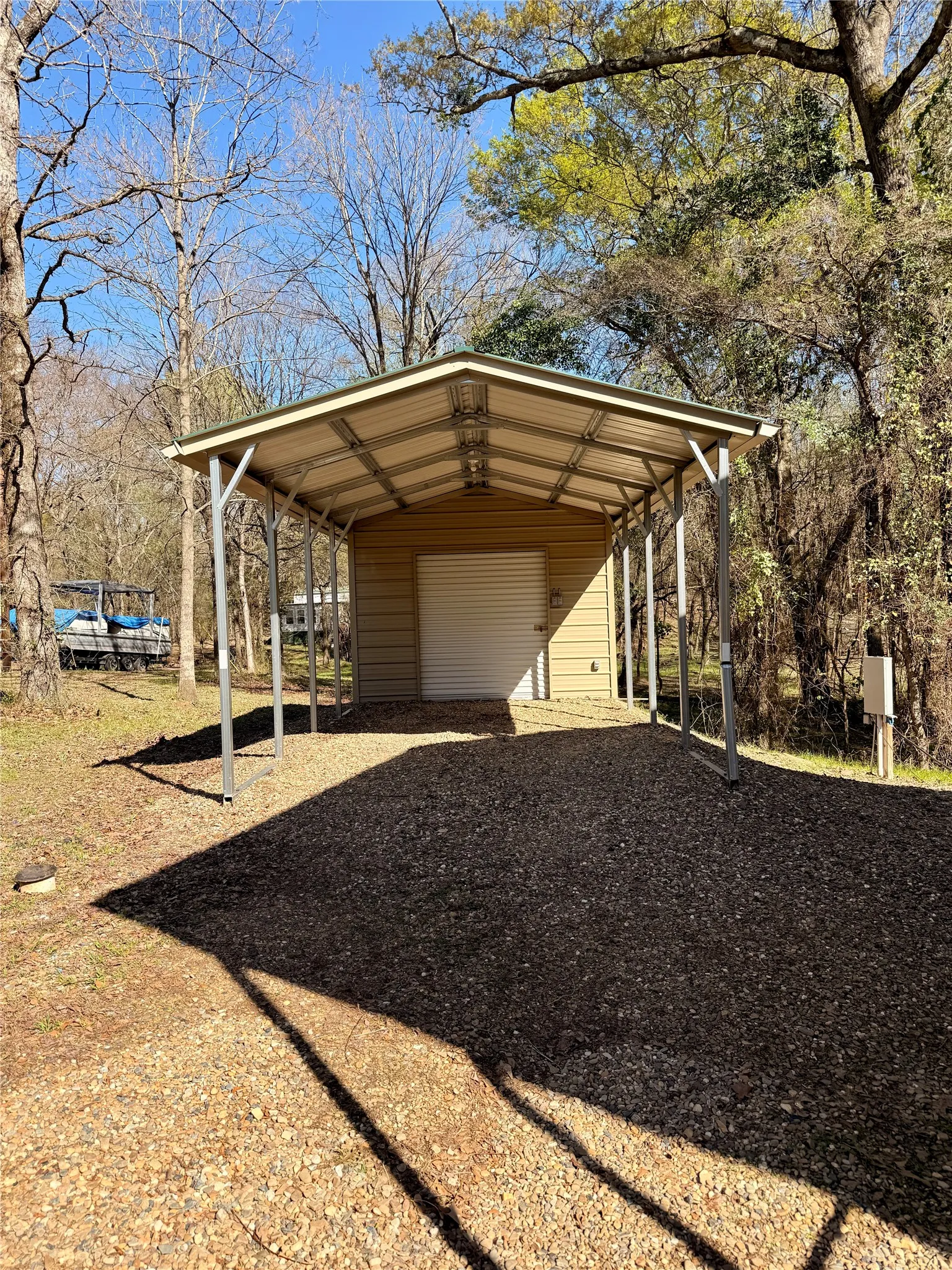 Single Family Residence For Sale in Wood County , 6435 FM 17 605, Yantis, Texas 75497, 2 Bedroom, 1 Bathroom, Garage spaces, 265 Sqft, built in 2017, Preowned, mls#21203007, Real Estate Agent in Yantis, Homes For Sale in Wood county, Homes For Sale in Yantis, Realtor in Yantis Texas, Real Estate Brokerage Independent Realty Texas, Luminita Cordes Realtor