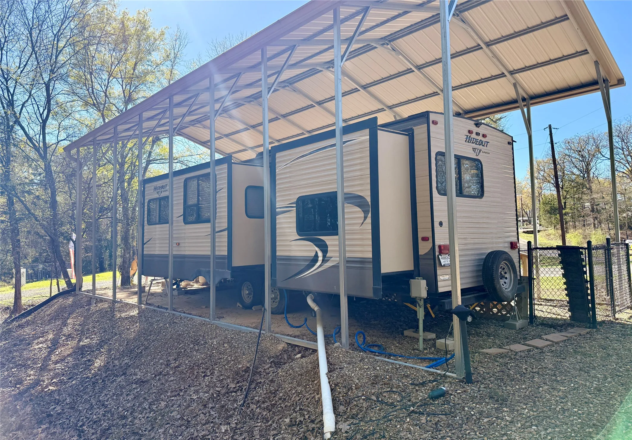 Single Family Residence For Sale in Wood County , 6435 FM 17 605, Yantis, Texas 75497, 2 Bedroom, 1 Bathroom, Garage spaces, 265 Sqft, built in 2017, Preowned, mls#21203007, Real Estate Agent in Yantis, Homes For Sale in Wood county, Homes For Sale in Yantis, Realtor in Yantis Texas, Real Estate Brokerage Independent Realty Texas, Luminita Cordes Realtor