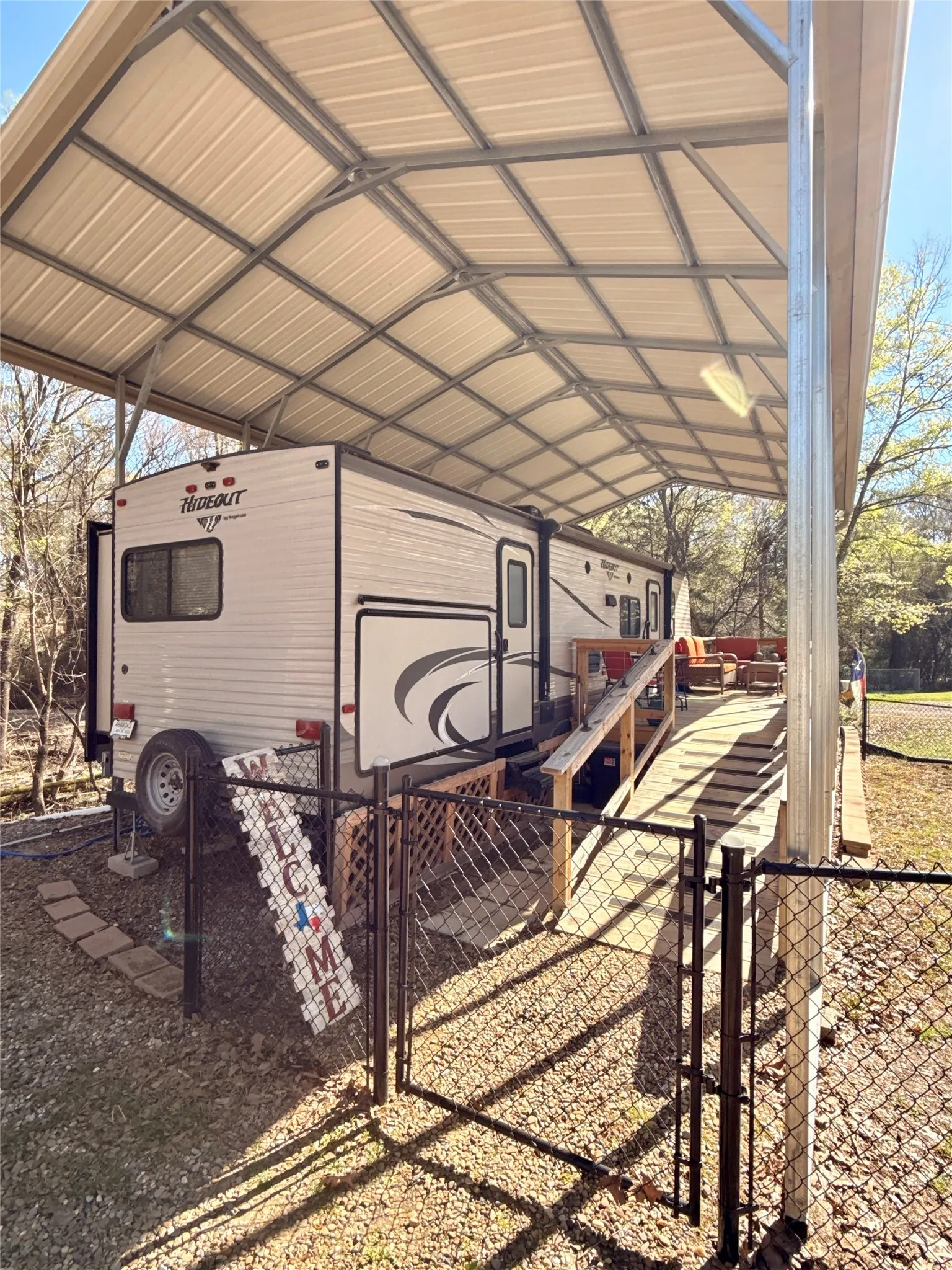 Single Family Residence For Sale in Wood County , 6435 FM 17 605, Yantis, Texas 75497, 2 Bedroom, 1 Bathroom, Garage spaces, 265 Sqft, built in 2017, Preowned, mls#21203007, Real Estate Agent in Yantis, Homes For Sale in Wood county, Homes For Sale in Yantis, Realtor in Yantis Texas, Real Estate Brokerage Independent Realty Texas, Luminita Cordes Realtor