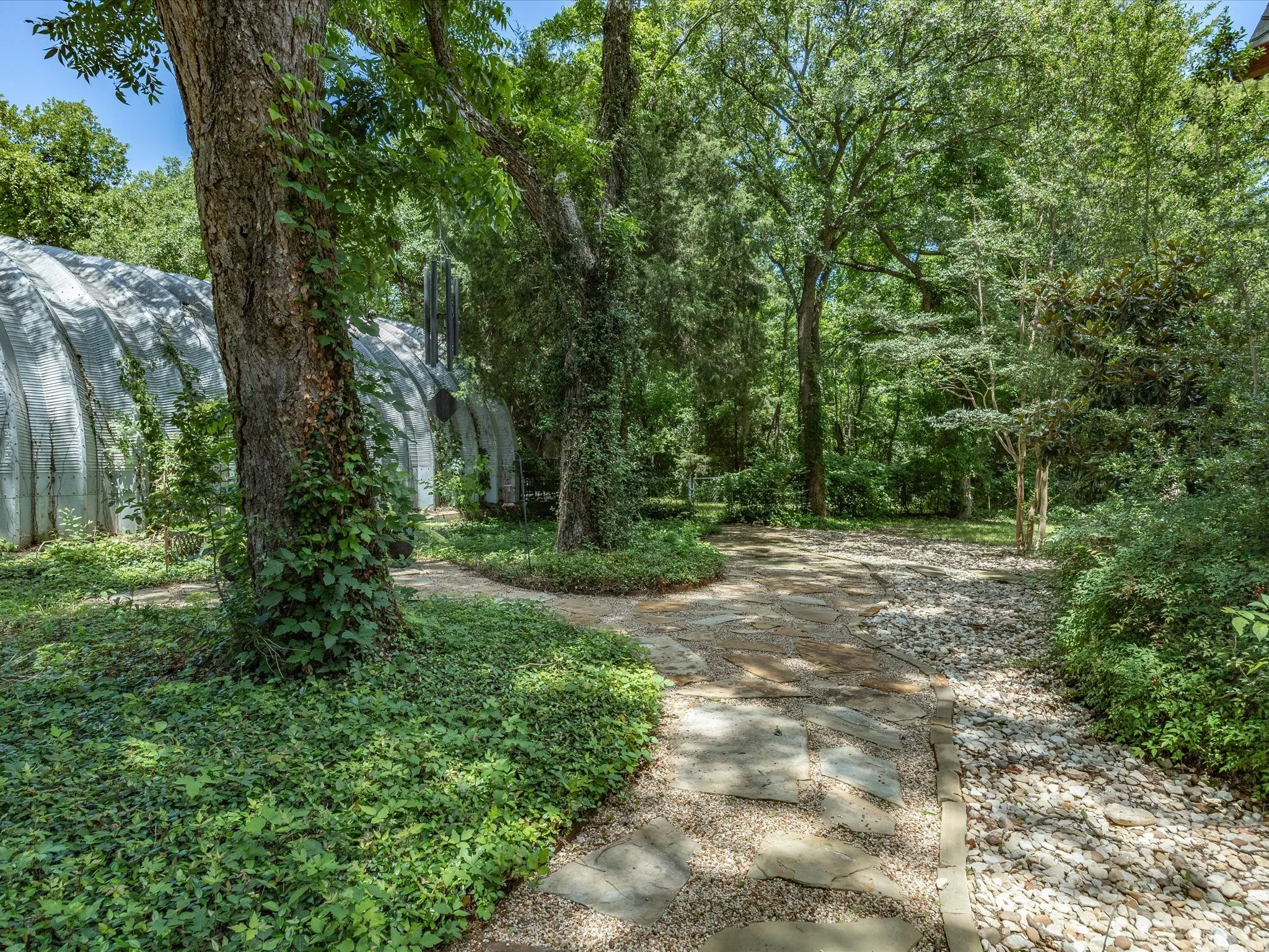 Single Family Residence For Sale in Johnson County , 10501 County Road 525, Mansfield, Texas 76063, 3 Bedrooms, 3 Bathrooms, 2 Garage spaces, 2,668 Sqft, built in 1997, Price $1,550,000, mls#21208319, Real Estate Agent in Mansfield, Homes For Sale in Johnson county, Homes For Sale in Mansfield, Realtor in Mansfield Texas, Real Estate Brokerage Independent Realty Texas, Luminita Cordes Realtor