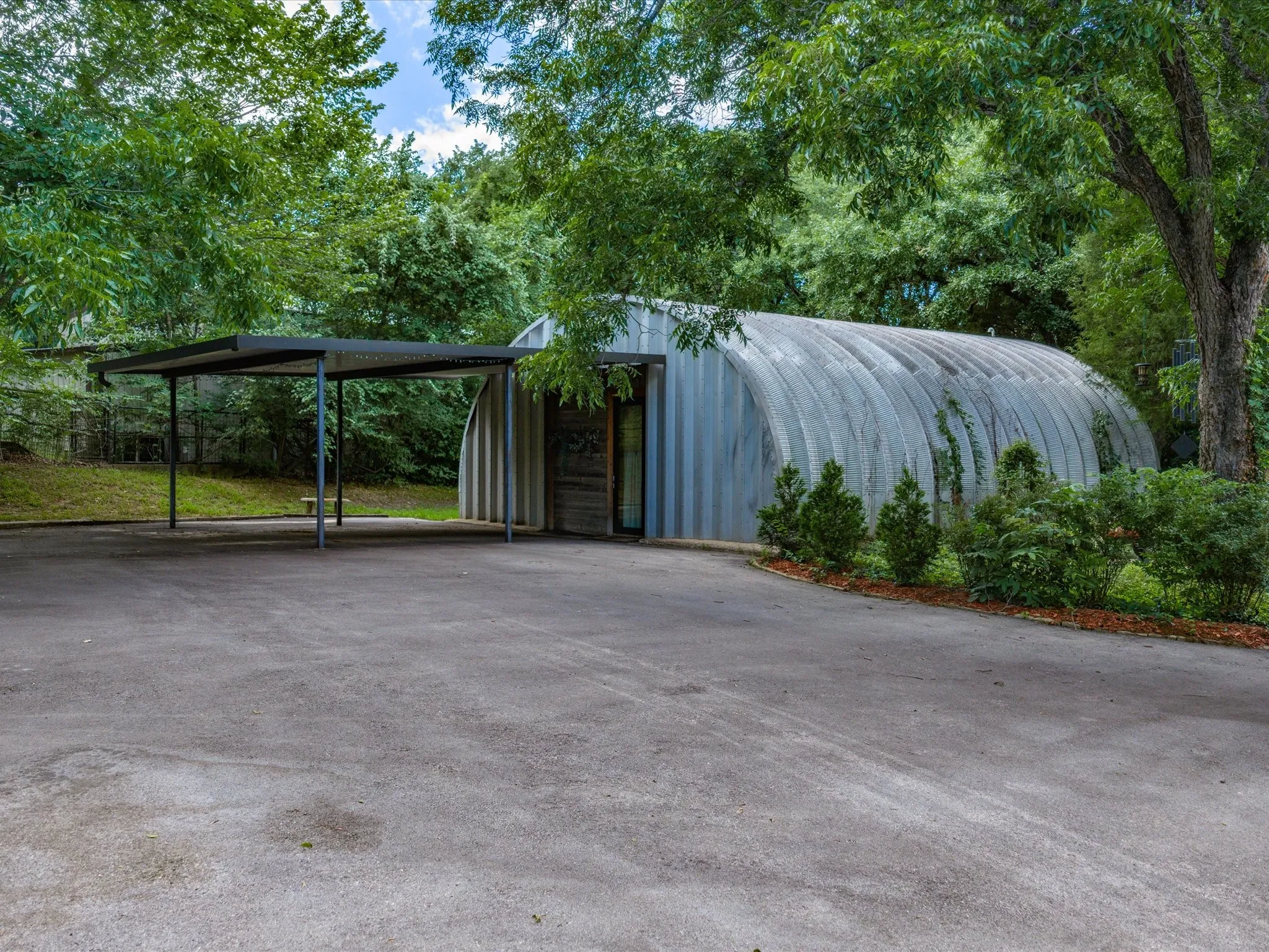 Single Family Residence For Sale in Johnson County , 10501 County Road 525, Mansfield, Texas 76063, 3 Bedrooms, 3 Bathrooms, 2 Garage spaces, 2,668 Sqft, built in 1997, Price $1,550,000, mls#21208319, Real Estate Agent in Mansfield, Homes For Sale in Johnson county, Homes For Sale in Mansfield, Realtor in Mansfield Texas, Real Estate Brokerage Independent Realty Texas, Luminita Cordes Realtor