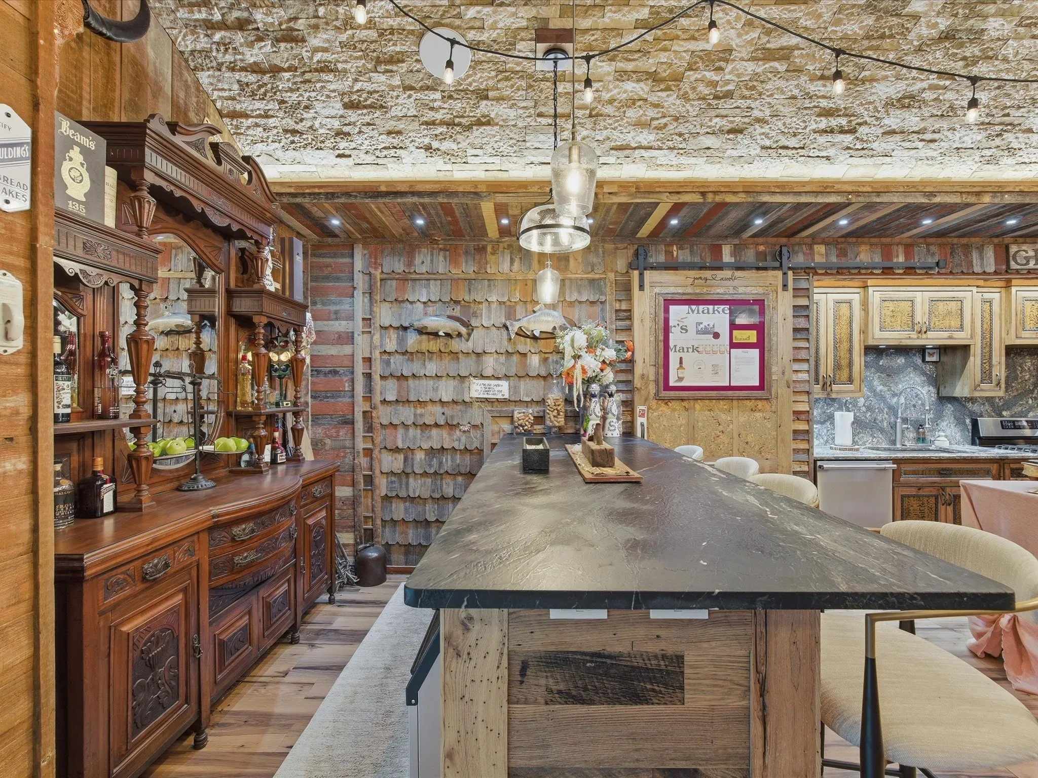 Kitchen & bar top seating.