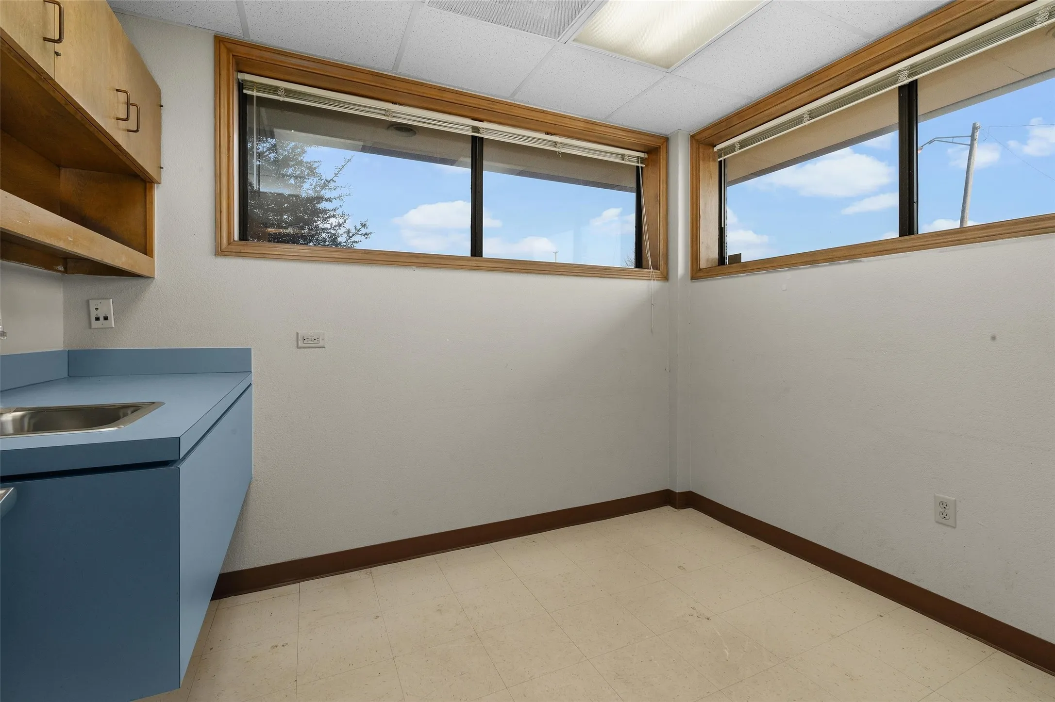 Office For Rent in Bowie County , 921 Texas Boulevard D, Texarkana, Texas 75501, 0, 0, Garage spaces, 0 Sqft, built in 1985, Preowned, Price $1,400, mls#21210207, Real Estate Agent in Texarkana, Homes For Rent in Bowie county, Homes For Rent in Texarkana, Realtor in Texarkana Texas, Real Estate Brokerage Independent Realty Texas, Luminita Cordes Realtor