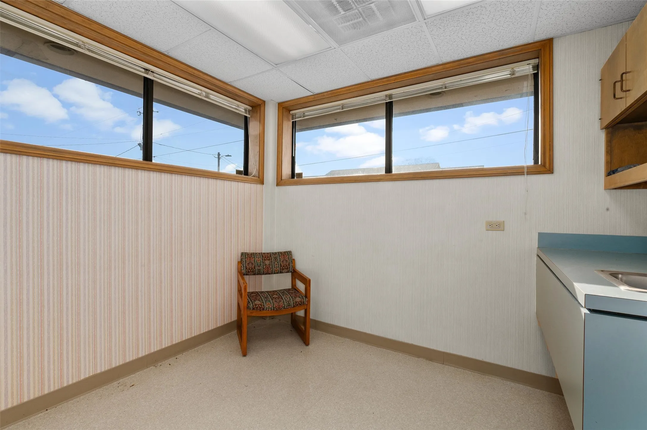 Office For Rent in Bowie County , 921 Texas Boulevard D, Texarkana, Texas 75501, 0, 0, Garage spaces, 0 Sqft, built in 1985, Preowned, Price $1,400, mls#21210207, Real Estate Agent in Texarkana, Homes For Rent in Bowie county, Homes For Rent in Texarkana, Realtor in Texarkana Texas, Real Estate Brokerage Independent Realty Texas, Luminita Cordes Realtor
