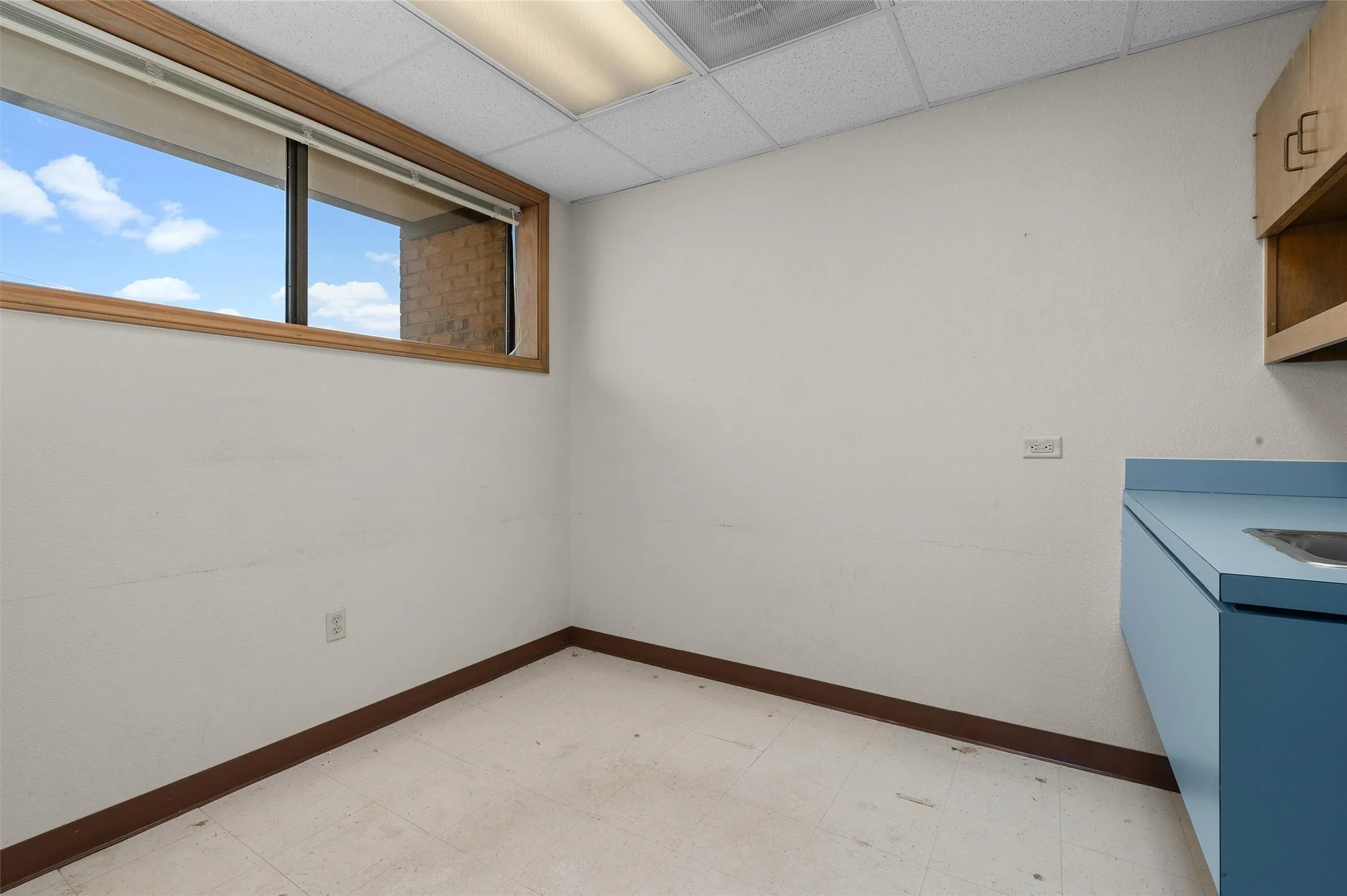 Office For Rent in Bowie County , 921 Texas Boulevard D, Texarkana, Texas 75501, 0, 0, Garage spaces, 0 Sqft, built in 1985, Preowned, Price $1,400, mls#21210207, Real Estate Agent in Texarkana, Homes For Rent in Bowie county, Homes For Rent in Texarkana, Realtor in Texarkana Texas, Real Estate Brokerage Independent Realty Texas, Luminita Cordes Realtor