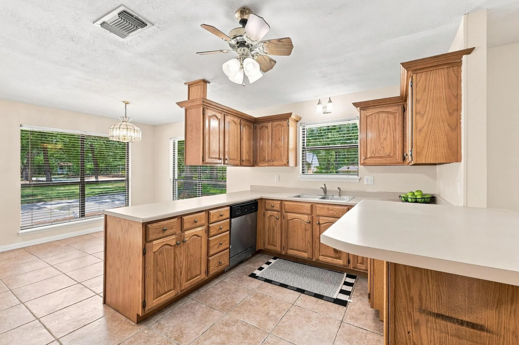 Single Family Residence For Sale in Lamar County , 225 Red Oak Lane, Powderly, Texas 75473, 3 Bedroom, 2 Bathroom, 2 Garage spaces, 1,945 Sqft, built in 1993, Preowned, mls#21179791, Real Estate Agent in Powderly, Homes For Sale in Lamar county, Homes For Sale in Powderly, Realtor in Powderly Texas, Real Estate Brokerage Independent Realty Texas, Luminita Cordes Realtor