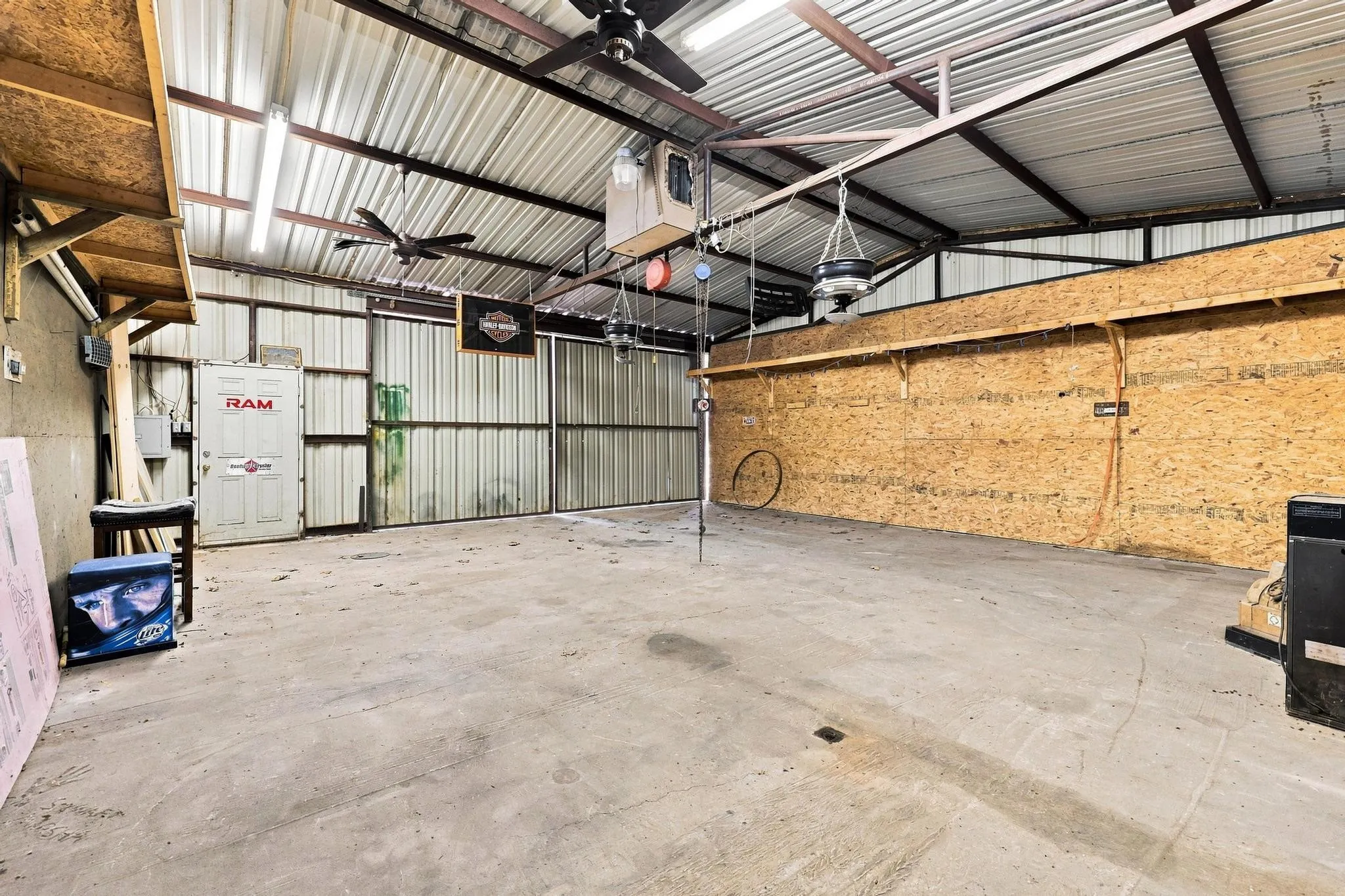 Single Family Residence For Sale in Lamar County , 225 Red Oak Lane, Powderly, Texas 75473, 3 Bedroom, 2 Bathroom, 2 Garage spaces, 1,945 Sqft, built in 1993, Preowned, mls#21179791, Real Estate Agent in Powderly, Homes For Sale in Lamar county, Homes For Sale in Powderly, Realtor in Powderly Texas, Real Estate Brokerage Independent Realty Texas, Luminita Cordes Realtor
