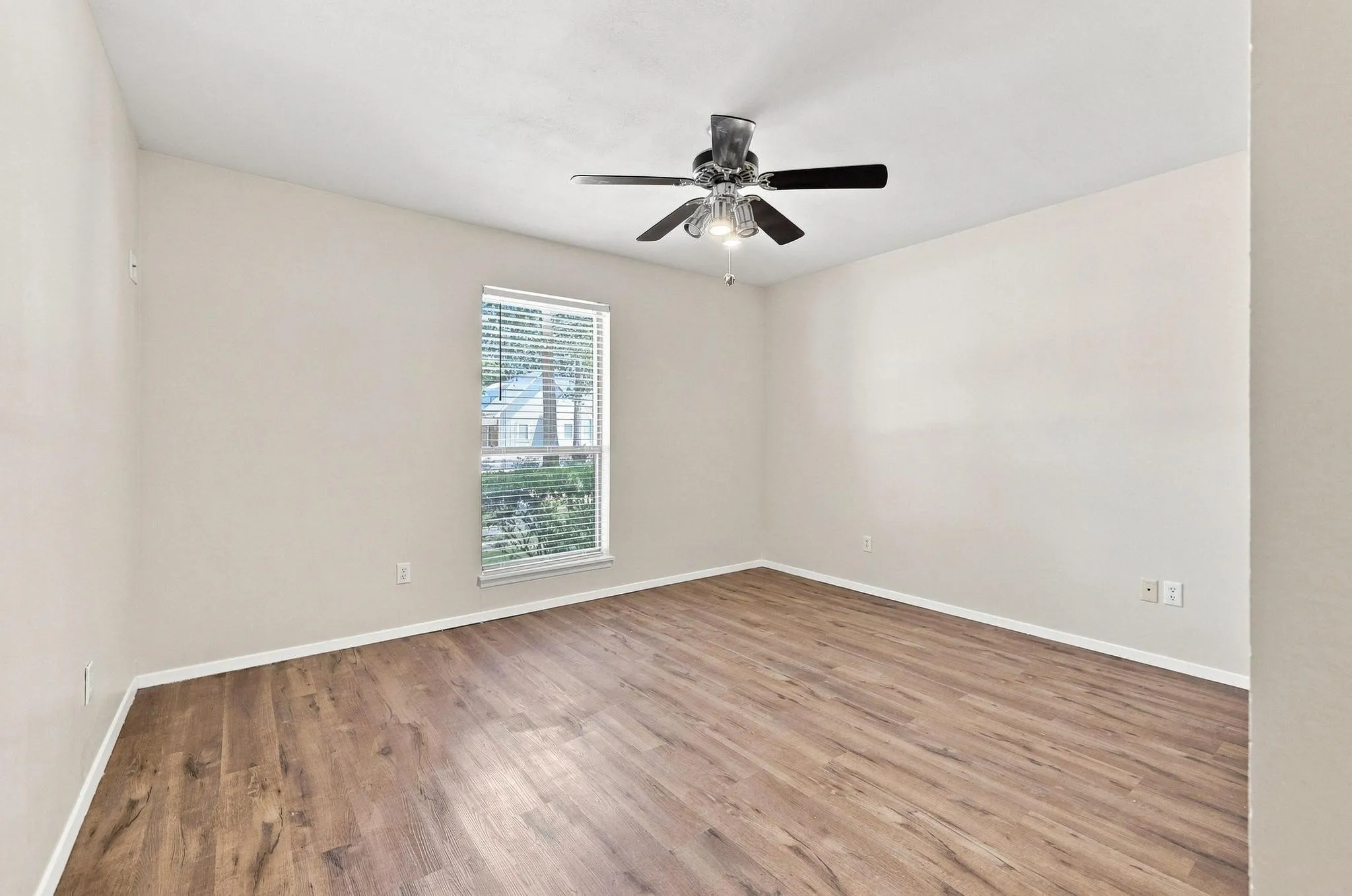 Single Family Residence For Sale in Lamar County , 225 Red Oak Lane, Powderly, Texas 75473, 3 Bedroom, 2 Bathroom, 2 Garage spaces, 1,945 Sqft, built in 1993, Preowned, mls#21179791, Real Estate Agent in Powderly, Homes For Sale in Lamar county, Homes For Sale in Powderly, Realtor in Powderly Texas, Real Estate Brokerage Independent Realty Texas, Luminita Cordes Realtor