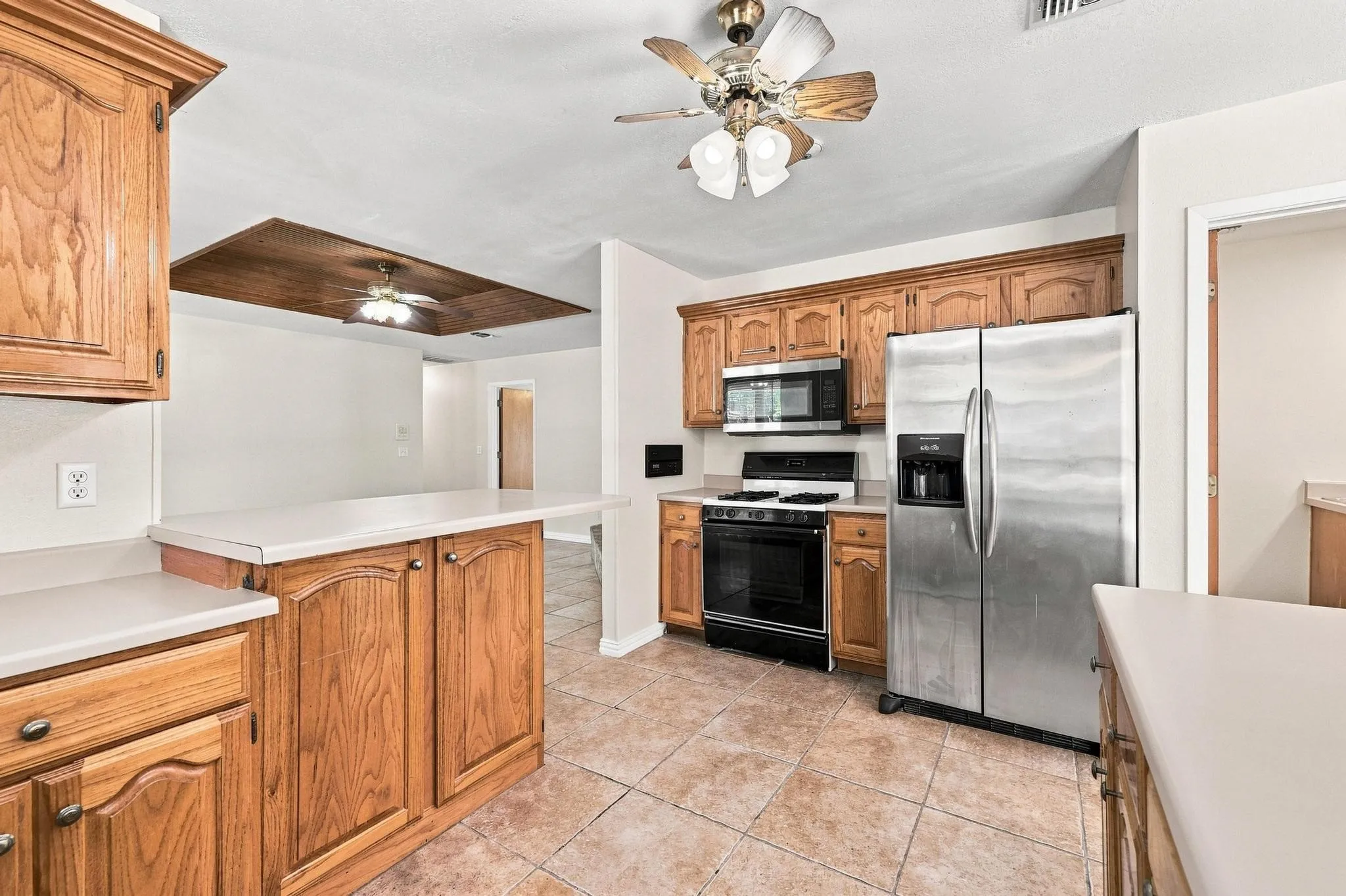 Single Family Residence For Sale in Lamar County , 225 Red Oak Lane, Powderly, Texas 75473, 3 Bedroom, 2 Bathroom, 2 Garage spaces, 1,945 Sqft, built in 1993, Preowned, mls#21179791, Real Estate Agent in Powderly, Homes For Sale in Lamar county, Homes For Sale in Powderly, Realtor in Powderly Texas, Real Estate Brokerage Independent Realty Texas, Luminita Cordes Realtor