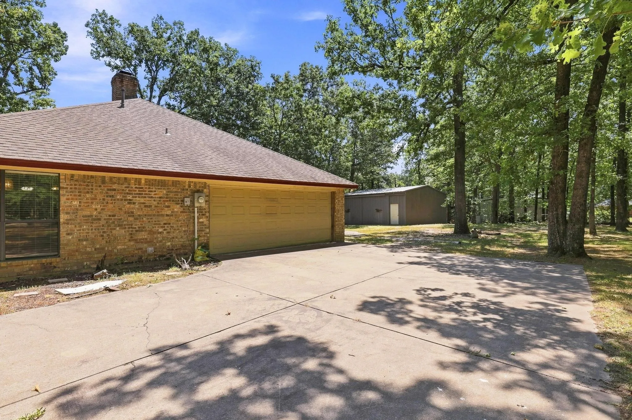 Single Family Residence For Sale in Lamar County , 225 Red Oak Lane, Powderly, Texas 75473, 3 Bedroom, 2 Bathroom, 2 Garage spaces, 1,945 Sqft, built in 1993, Preowned, mls#21179791, Real Estate Agent in Powderly, Homes For Sale in Lamar county, Homes For Sale in Powderly, Realtor in Powderly Texas, Real Estate Brokerage Independent Realty Texas, Luminita Cordes Realtor
