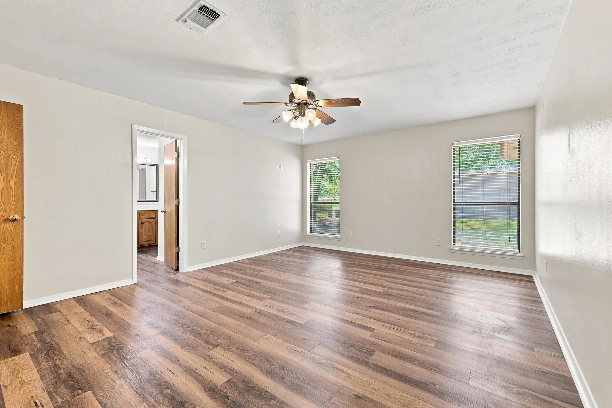 Single Family Residence For Sale in Lamar County , 225 Red Oak Lane, Powderly, Texas 75473, 3 Bedroom, 2 Bathroom, 2 Garage spaces, 1,945 Sqft, built in 1993, Preowned, mls#21179791, Real Estate Agent in Powderly, Homes For Sale in Lamar county, Homes For Sale in Powderly, Realtor in Powderly Texas, Real Estate Brokerage Independent Realty Texas, Luminita Cordes Realtor