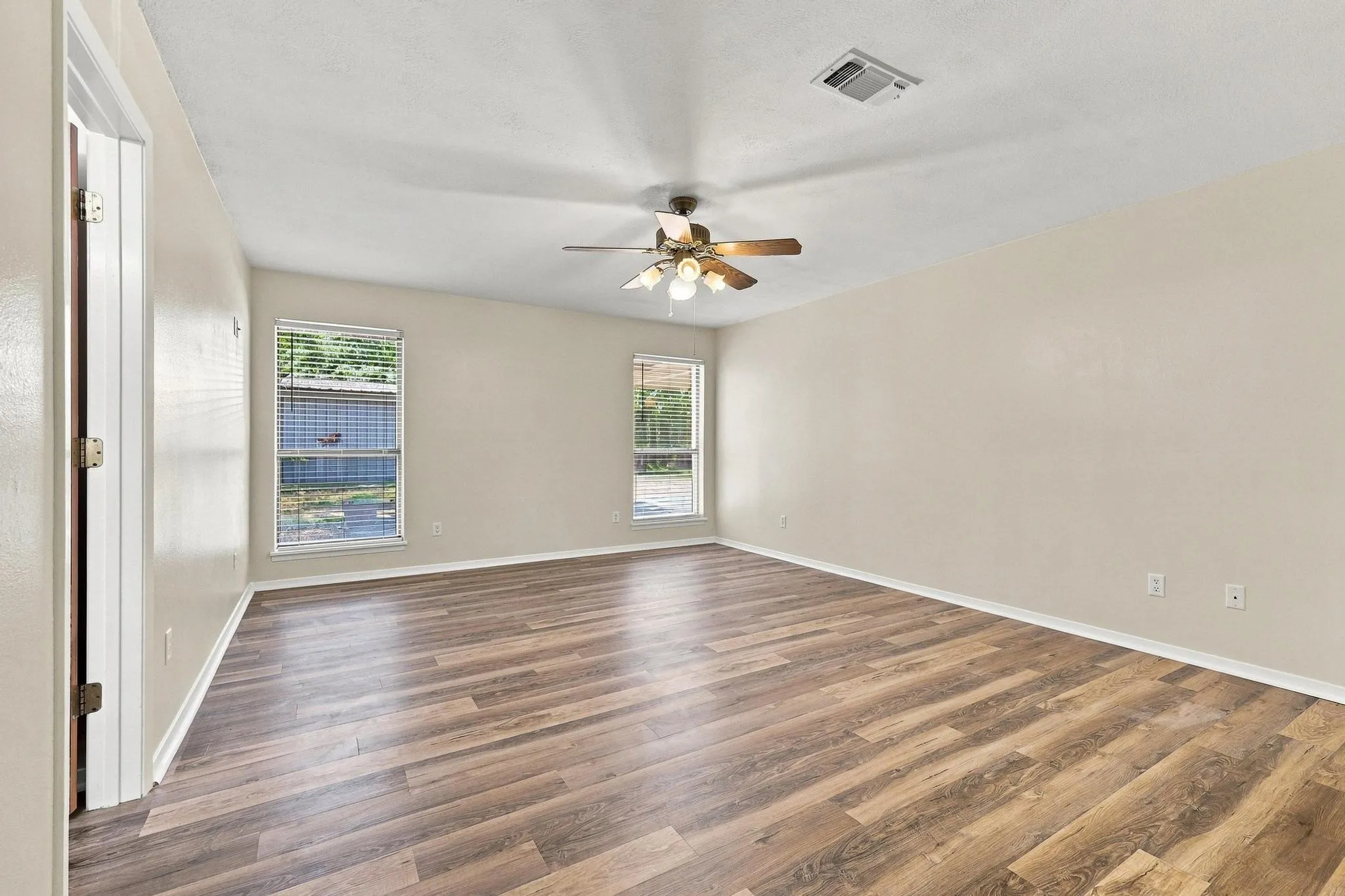 Single Family Residence For Sale in Lamar County , 225 Red Oak Lane, Powderly, Texas 75473, 3 Bedroom, 2 Bathroom, 2 Garage spaces, 1,945 Sqft, built in 1993, Preowned, mls#21179791, Real Estate Agent in Powderly, Homes For Sale in Lamar county, Homes For Sale in Powderly, Realtor in Powderly Texas, Real Estate Brokerage Independent Realty Texas, Luminita Cordes Realtor