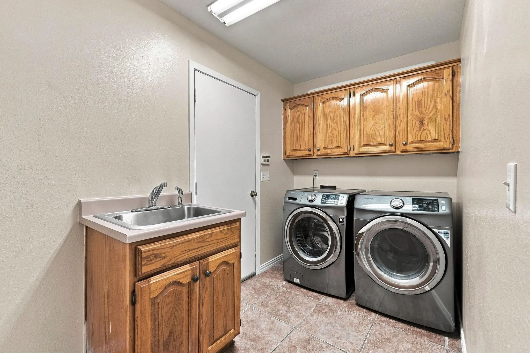 Single Family Residence For Sale in Lamar County , 225 Red Oak Lane, Powderly, Texas 75473, 3 Bedroom, 2 Bathroom, 2 Garage spaces, 1,945 Sqft, built in 1993, Preowned, mls#21179791, Real Estate Agent in Powderly, Homes For Sale in Lamar county, Homes For Sale in Powderly, Realtor in Powderly Texas, Real Estate Brokerage Independent Realty Texas, Luminita Cordes Realtor