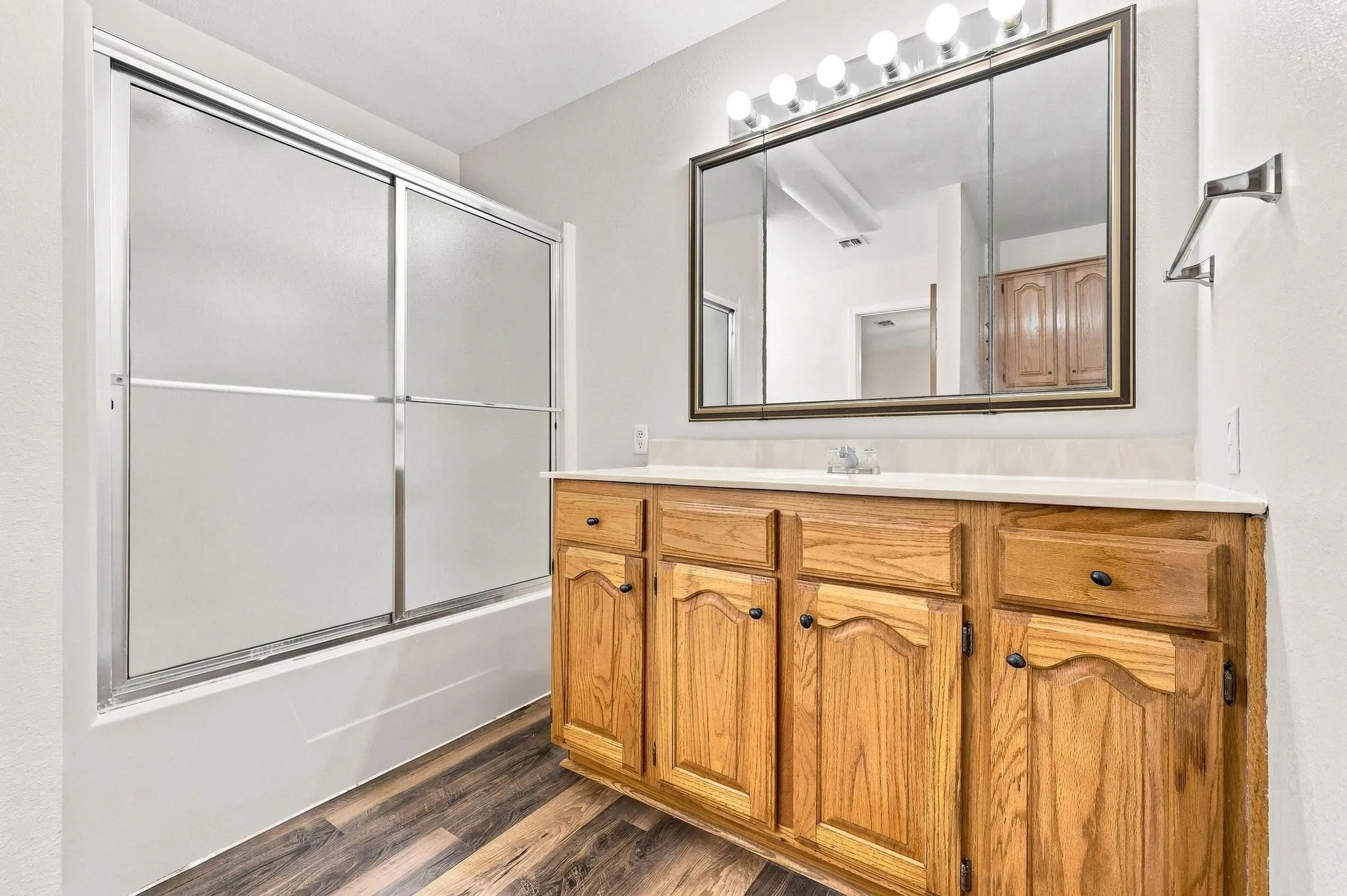 Single Family Residence For Sale in Lamar County , 225 Red Oak Lane, Powderly, Texas 75473, 3 Bedroom, 2 Bathroom, 2 Garage spaces, 1,945 Sqft, built in 1993, Preowned, mls#21179791, Real Estate Agent in Powderly, Homes For Sale in Lamar county, Homes For Sale in Powderly, Realtor in Powderly Texas, Real Estate Brokerage Independent Realty Texas, Luminita Cordes Realtor