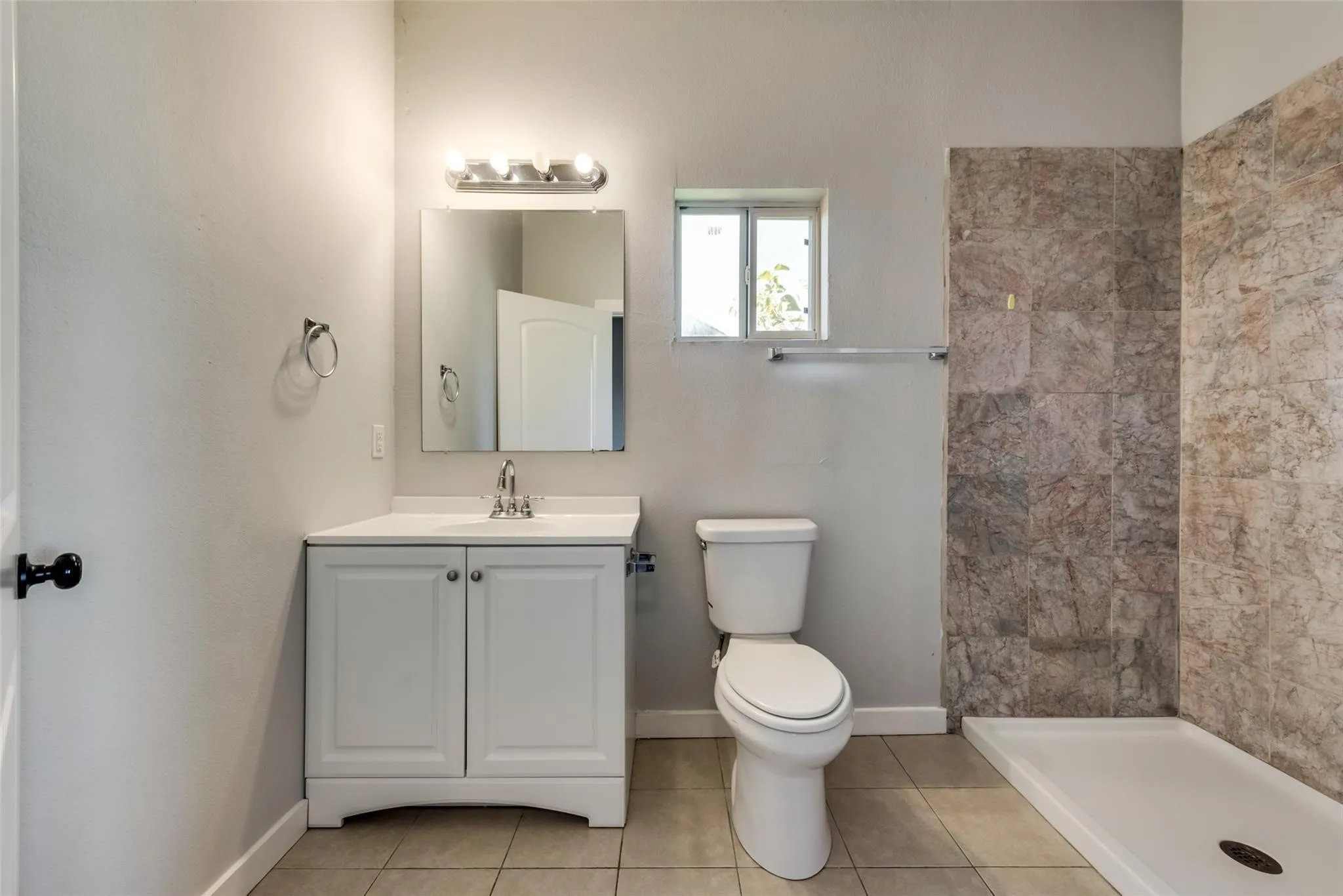 Quadruplex For Rent in Grayson County , 626 W Crawford Street 101, Denison, Texas 75020, 2 Bedrooms, 2 Bathrooms, Garage spaces, 950 Sqft, built in 1910, Price $945, mls#21210245, Real Estate Agent in Denison, Homes For Rent in Grayson county, Homes For Rent in Denison, Realtor in Denison Texas, Real Estate Brokerage Independent Realty Texas, Luminita Cordes Realtor