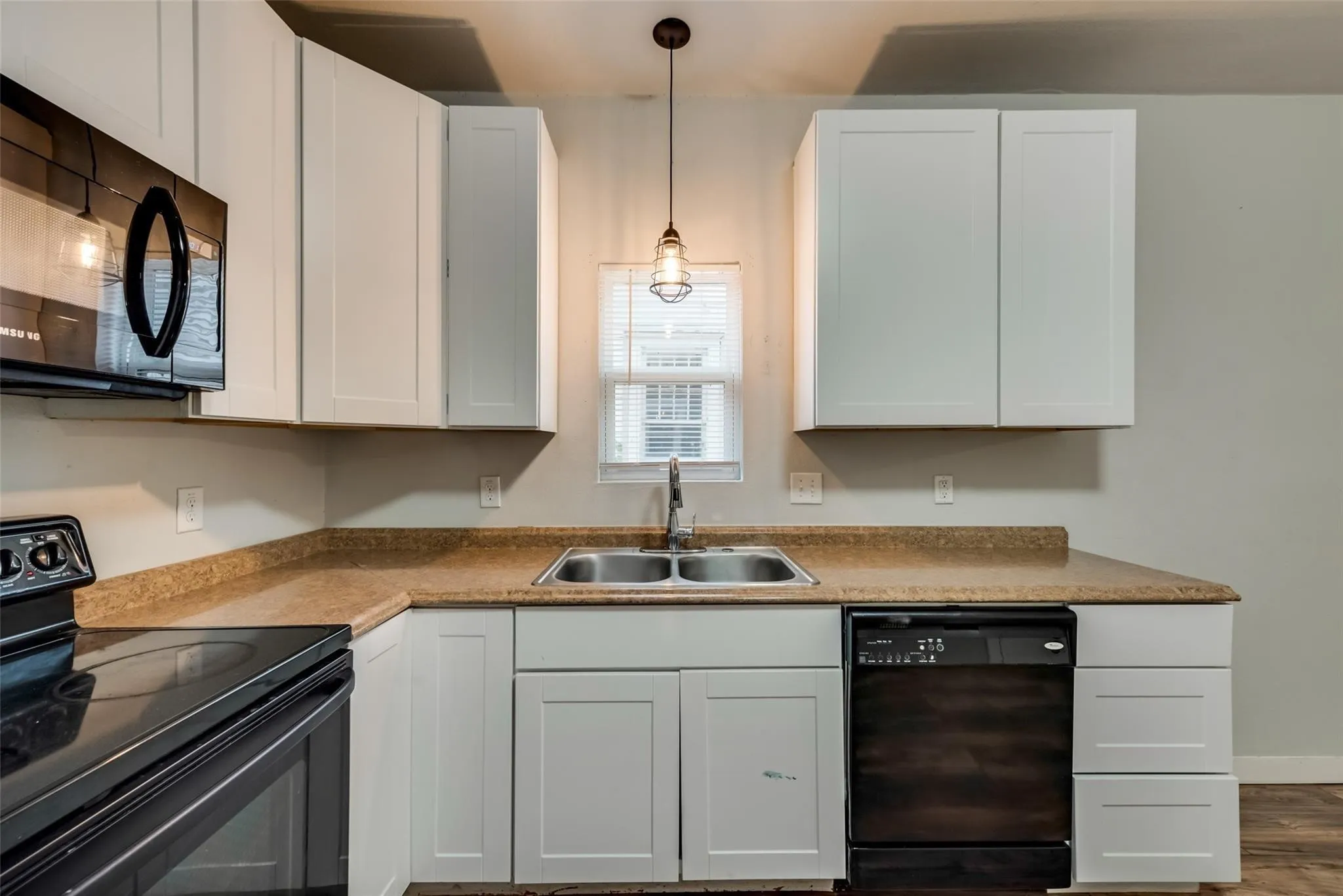 Quadruplex For Rent in Grayson County , 626 W Crawford Street 101, Denison, Texas 75020, 2 Bedrooms, 2 Bathrooms, Garage spaces, 950 Sqft, built in 1910, Price $945, mls#21210245, Real Estate Agent in Denison, Homes For Rent in Grayson county, Homes For Rent in Denison, Realtor in Denison Texas, Real Estate Brokerage Independent Realty Texas, Luminita Cordes Realtor