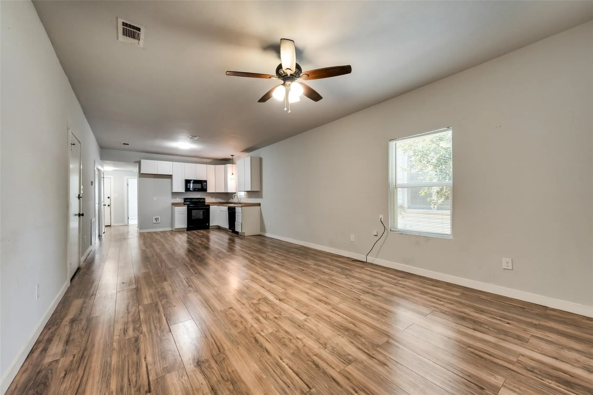 Quadruplex For Rent in Grayson County , 626 W Crawford Street 101, Denison, Texas 75020, 2 Bedrooms, 2 Bathrooms, Garage spaces, 950 Sqft, built in 1910, Price $945, mls#21210245, Real Estate Agent in Denison, Homes For Rent in Grayson county, Homes For Rent in Denison, Realtor in Denison Texas, Real Estate Brokerage Independent Realty Texas, Luminita Cordes Realtor