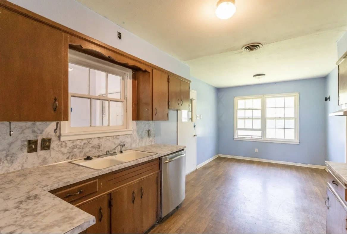 Single Family Residence For Sale in Taylor County , 2549 Madison Avenue, Abilene, Texas 79601, 3 Bedroom, 2 Bathroom, Garage spaces, 1,398 Sqft, built in 1956, mls#21210003, Real Estate Agent in Abilene, Homes For Sale in Taylor county, Homes For Sale in Abilene, Realtor in Abilene Texas, Real Estate Brokerage Independent Realty Texas, Luminita Cordes Realtor