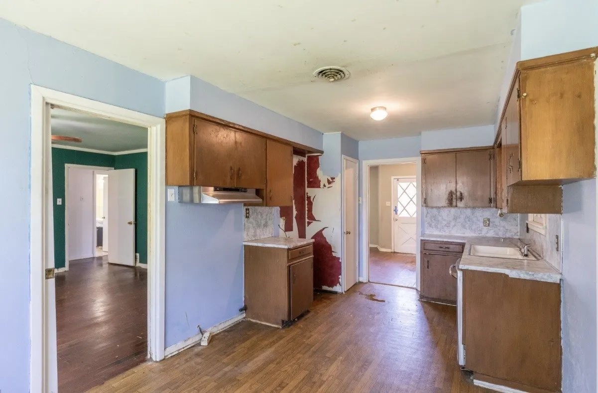 Single Family Residence For Sale in Taylor County , 2549 Madison Avenue, Abilene, Texas 79601, 3 Bedroom, 2 Bathroom, Garage spaces, 1,398 Sqft, built in 1956, mls#21210003, Real Estate Agent in Abilene, Homes For Sale in Taylor county, Homes For Sale in Abilene, Realtor in Abilene Texas, Real Estate Brokerage Independent Realty Texas, Luminita Cordes Realtor