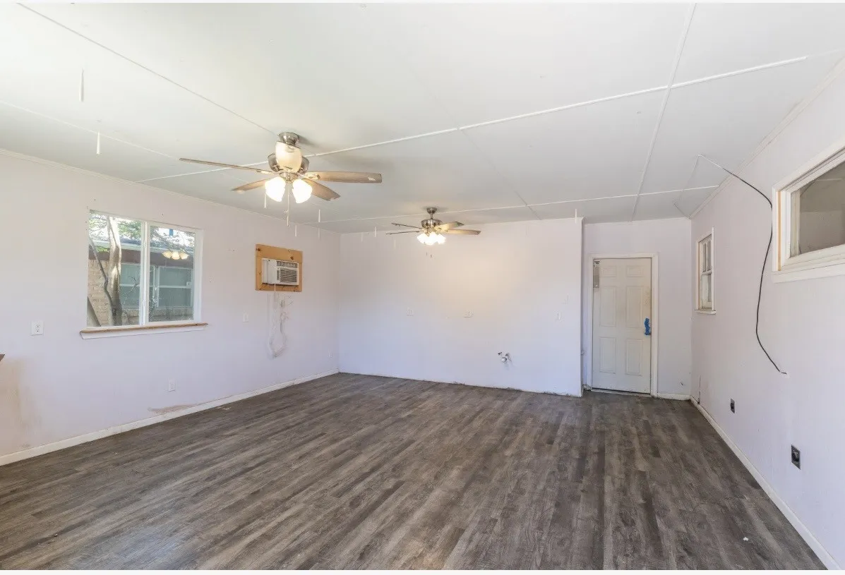 Single Family Residence For Sale in Taylor County , 2549 Madison Avenue, Abilene, Texas 79601, 3 Bedroom, 2 Bathroom, Garage spaces, 1,398 Sqft, built in 1956, mls#21210003, Real Estate Agent in Abilene, Homes For Sale in Taylor county, Homes For Sale in Abilene, Realtor in Abilene Texas, Real Estate Brokerage Independent Realty Texas, Luminita Cordes Realtor