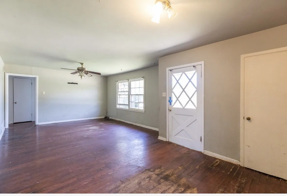 Single Family Residence For Sale in Taylor County , 2549 Madison Avenue, Abilene, Texas 79601, 3 Bedroom, 2 Bathroom, Garage spaces, 1,398 Sqft, built in 1956, mls#21210003, Real Estate Agent in Abilene, Homes For Sale in Taylor county, Homes For Sale in Abilene, Realtor in Abilene Texas, Real Estate Brokerage Independent Realty Texas, Luminita Cordes Realtor