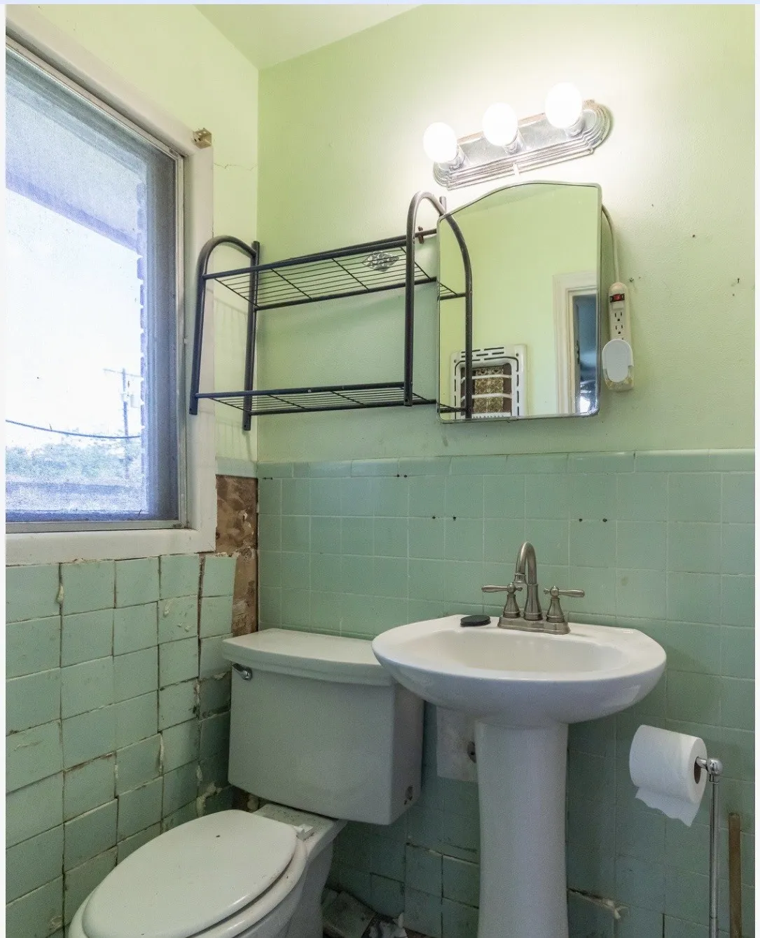 Single Family Residence For Sale in Taylor County , 2549 Madison Avenue, Abilene, Texas 79601, 3 Bedroom, 2 Bathroom, Garage spaces, 1,398 Sqft, built in 1956, mls#21210003, Real Estate Agent in Abilene, Homes For Sale in Taylor county, Homes For Sale in Abilene, Realtor in Abilene Texas, Real Estate Brokerage Independent Realty Texas, Luminita Cordes Realtor