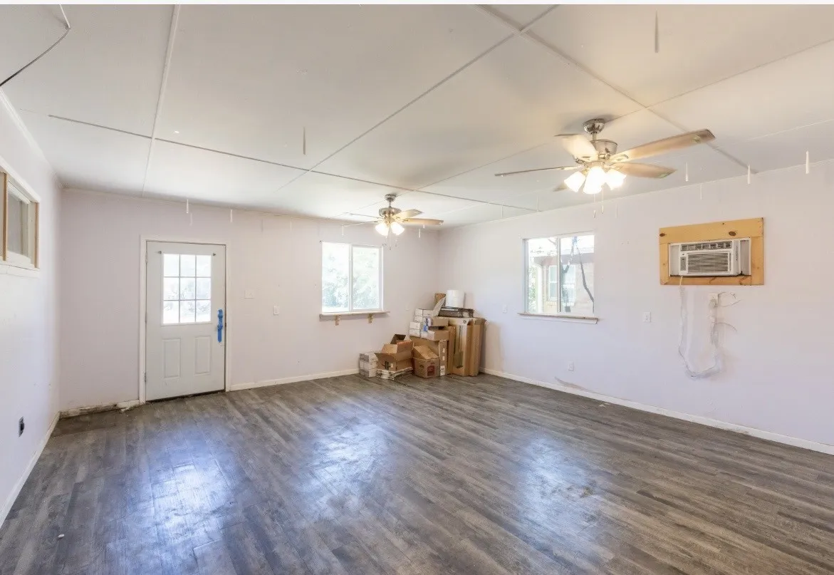 Single Family Residence For Sale in Taylor County , 2549 Madison Avenue, Abilene, Texas 79601, 3 Bedroom, 2 Bathroom, Garage spaces, 1,398 Sqft, built in 1956, mls#21210003, Real Estate Agent in Abilene, Homes For Sale in Taylor county, Homes For Sale in Abilene, Realtor in Abilene Texas, Real Estate Brokerage Independent Realty Texas, Luminita Cordes Realtor