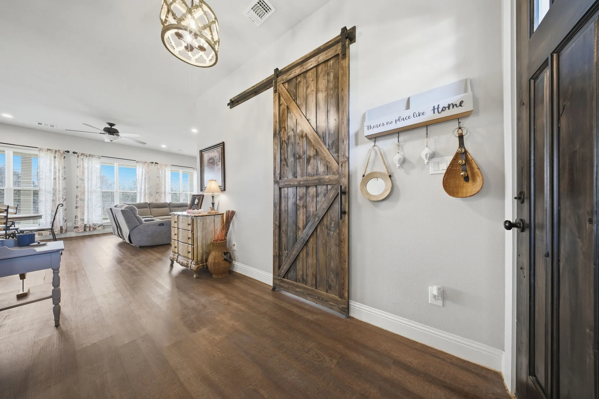 Foyer featuring a barn door, ceiling fan, dark wood-style flooring, and recessed lighting