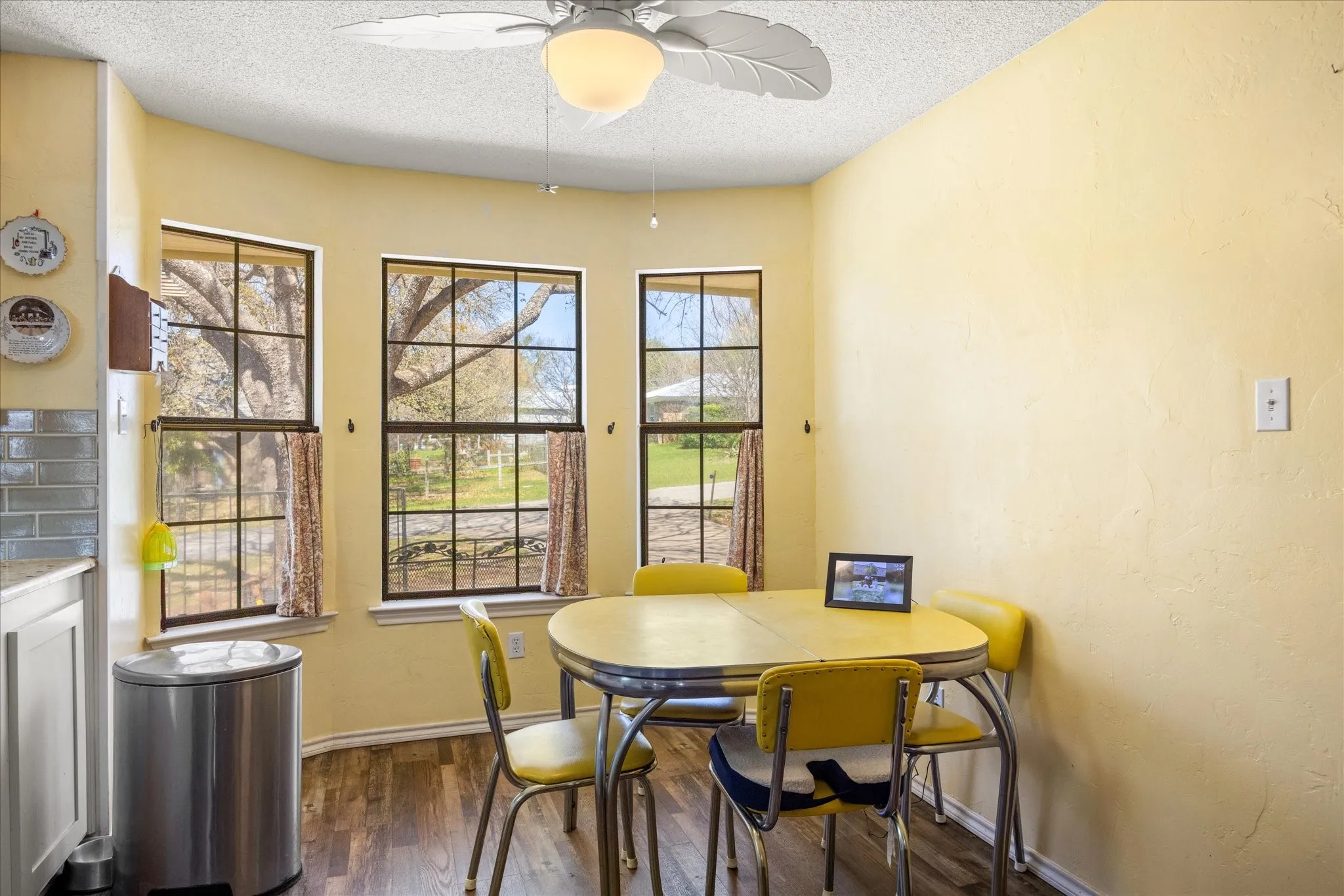 Single Family Residence For Sale in Hood County , 1701 Hitching Post Road, Granbury, Texas 76049, 3 Bedroom, 3 Bathroom, 4 Garage spaces, 2,329 Sqft, built in 1990, Preowned, Price $385,000, mls#21210329, Real Estate Agent in Granbury, Homes For Sale in Hood county, Homes For Sale in Granbury, Realtor in Granbury Texas, Real Estate Brokerage Independent Realty Texas, Luminita Cordes Realtor