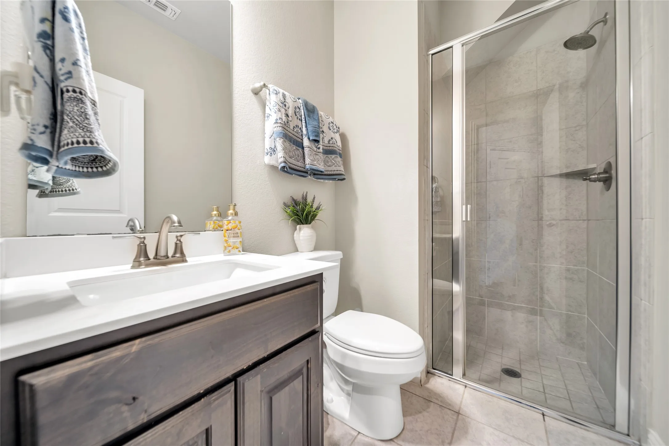 Single Family Residence For Sale in Ellis County , 454 Hillstone Drive, Midlothian, Texas 76065, 4 Bedrooms, 3 Bathrooms, 2 Garage spaces, 3,118 Sqft, built in 2020, Price $495,000, mls#21210352, Real Estate Agent in Midlothian, Homes For Sale in Ellis county, Homes For Sale in Midlothian, Realtor in Midlothian Texas, Real Estate Brokerage Independent Realty Texas, Luminita Cordes Realtor