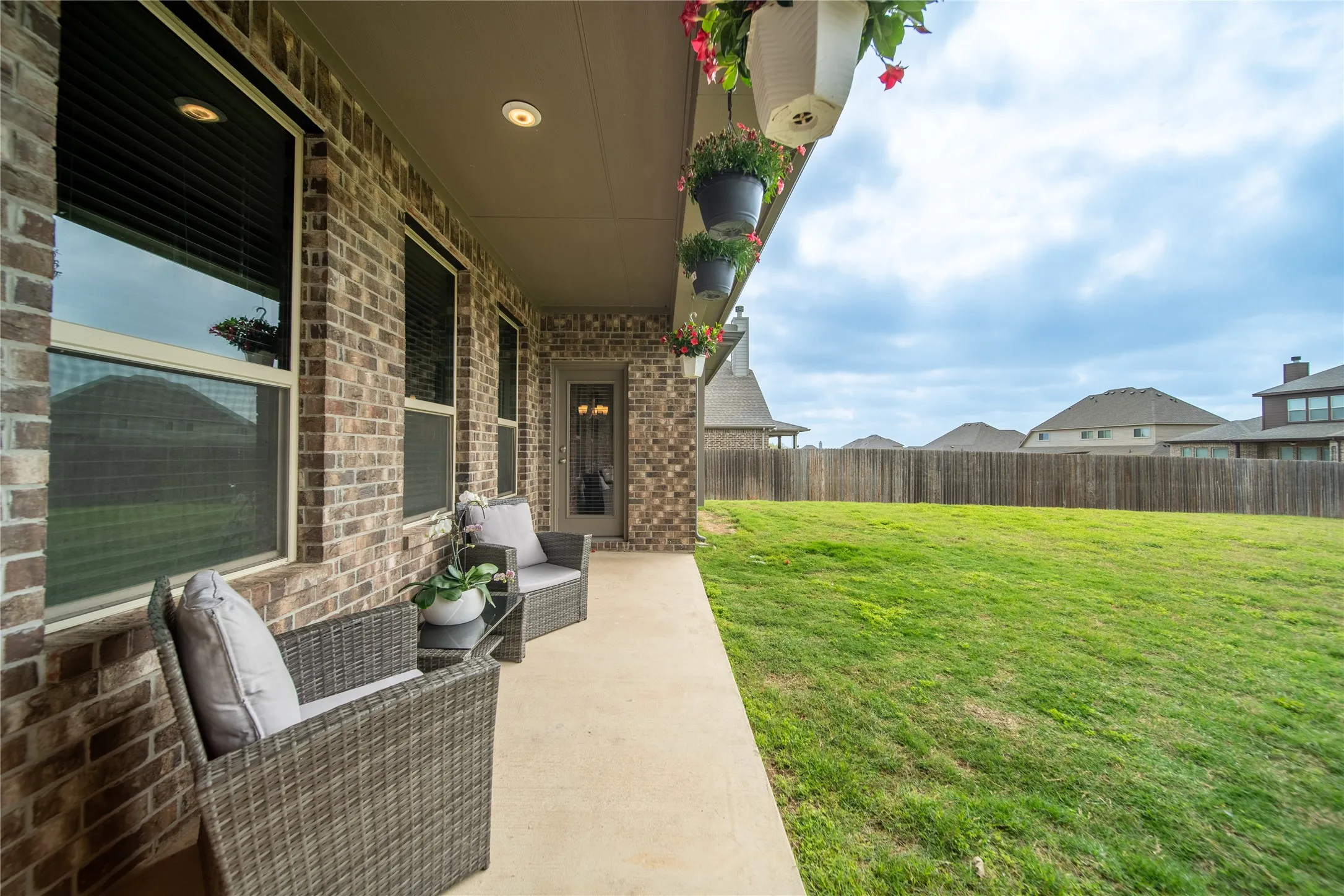 Single Family Residence For Sale in Ellis County , 454 Hillstone Drive, Midlothian, Texas 76065, 4 Bedrooms, 3 Bathrooms, 2 Garage spaces, 3,118 Sqft, built in 2020, Price $495,000, mls#21210352, Real Estate Agent in Midlothian, Homes For Sale in Ellis county, Homes For Sale in Midlothian, Realtor in Midlothian Texas, Real Estate Brokerage Independent Realty Texas, Luminita Cordes Realtor