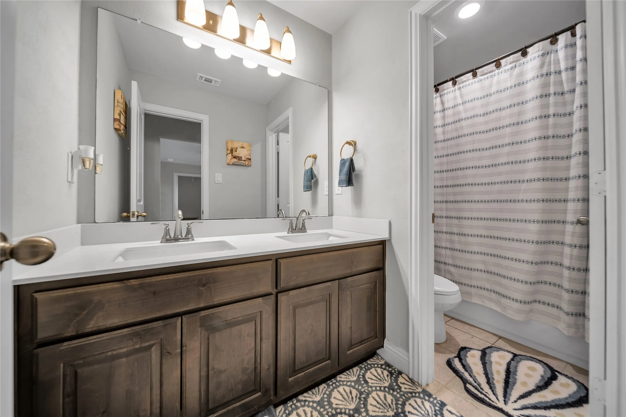 Single Family Residence For Sale in Ellis County , 454 Hillstone Drive, Midlothian, Texas 76065, 4 Bedrooms, 3 Bathrooms, 2 Garage spaces, 3,118 Sqft, built in 2020, Price $495,000, mls#21210352, Real Estate Agent in Midlothian, Homes For Sale in Ellis county, Homes For Sale in Midlothian, Realtor in Midlothian Texas, Real Estate Brokerage Independent Realty Texas, Luminita Cordes Realtor