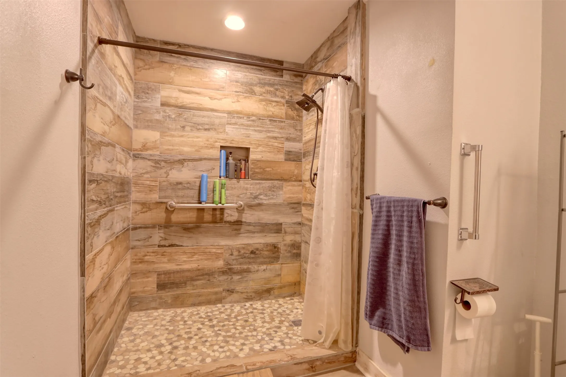 Single Family Residence For Sale in Bosque County , 914 S Avenue N, Clifton, Texas 76634, 4 Bedroom, 2 Bathroom, Garage spaces, 2,304 Sqft, built in 1974, Preowned, mls#21210365, Real Estate Agent in Clifton, Homes For Sale in Bosque county, Homes For Sale in Clifton, Realtor in Clifton Texas, Real Estate Brokerage Independent Realty Texas, Luminita Cordes Realtor