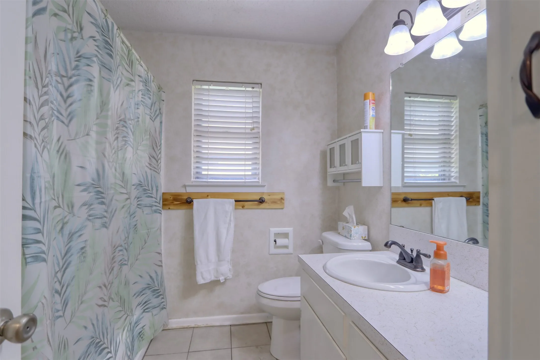 Single Family Residence For Sale in Bosque County , 914 S Avenue N, Clifton, Texas 76634, 4 Bedroom, 2 Bathroom, Garage spaces, 2,304 Sqft, built in 1974, Preowned, mls#21210365, Real Estate Agent in Clifton, Homes For Sale in Bosque county, Homes For Sale in Clifton, Realtor in Clifton Texas, Real Estate Brokerage Independent Realty Texas, Luminita Cordes Realtor