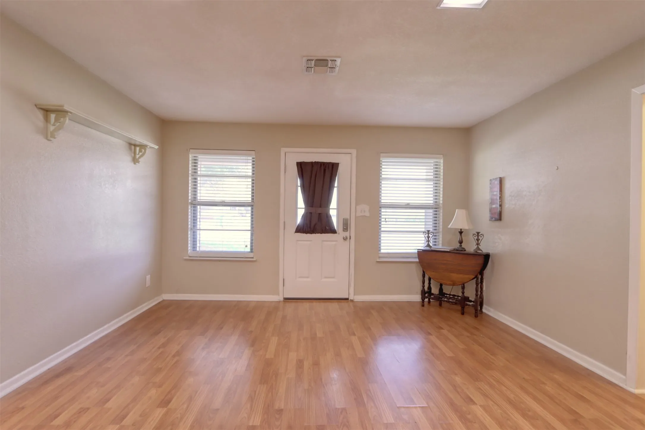 Single Family Residence For Sale in Bosque County , 914 S Avenue N, Clifton, Texas 76634, 4 Bedroom, 2 Bathroom, Garage spaces, 2,304 Sqft, built in 1974, Preowned, mls#21210365, Real Estate Agent in Clifton, Homes For Sale in Bosque county, Homes For Sale in Clifton, Realtor in Clifton Texas, Real Estate Brokerage Independent Realty Texas, Luminita Cordes Realtor