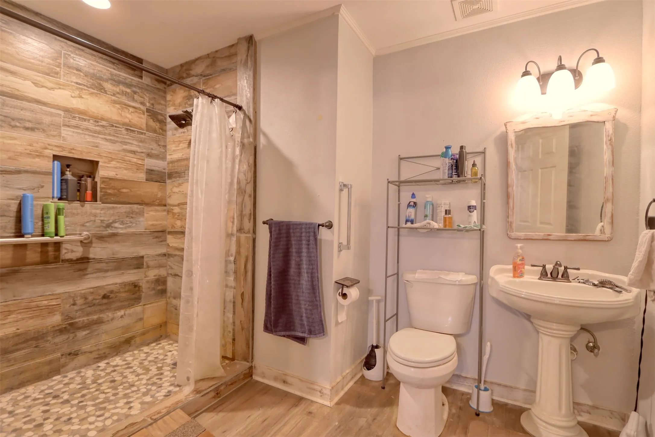 Single Family Residence For Sale in Bosque County , 914 S Avenue N, Clifton, Texas 76634, 4 Bedroom, 2 Bathroom, Garage spaces, 2,304 Sqft, built in 1974, Preowned, mls#21210365, Real Estate Agent in Clifton, Homes For Sale in Bosque county, Homes For Sale in Clifton, Realtor in Clifton Texas, Real Estate Brokerage Independent Realty Texas, Luminita Cordes Realtor