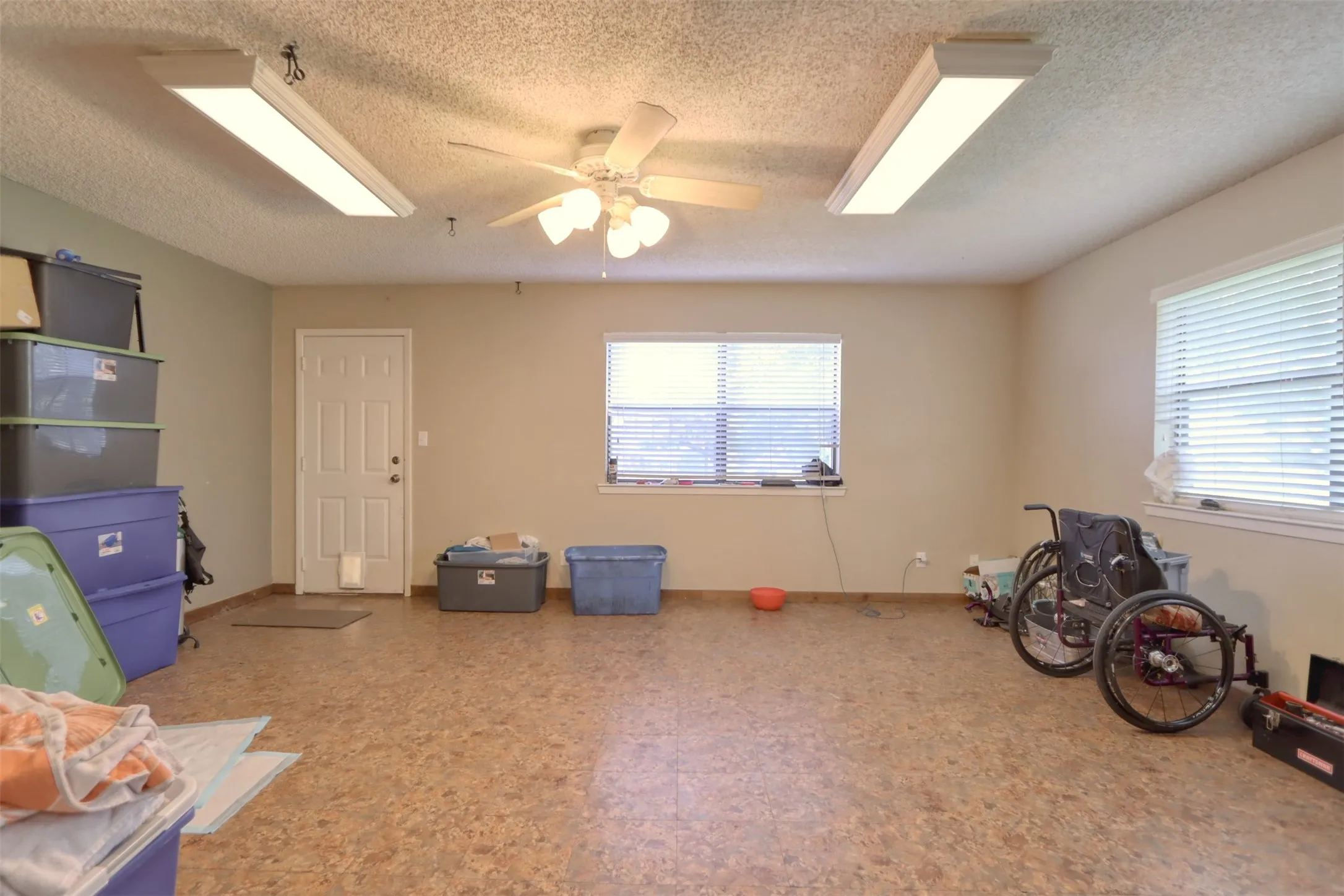 Single Family Residence For Sale in Bosque County , 914 S Avenue N, Clifton, Texas 76634, 4 Bedroom, 2 Bathroom, Garage spaces, 2,304 Sqft, built in 1974, Preowned, mls#21210365, Real Estate Agent in Clifton, Homes For Sale in Bosque county, Homes For Sale in Clifton, Realtor in Clifton Texas, Real Estate Brokerage Independent Realty Texas, Luminita Cordes Realtor
