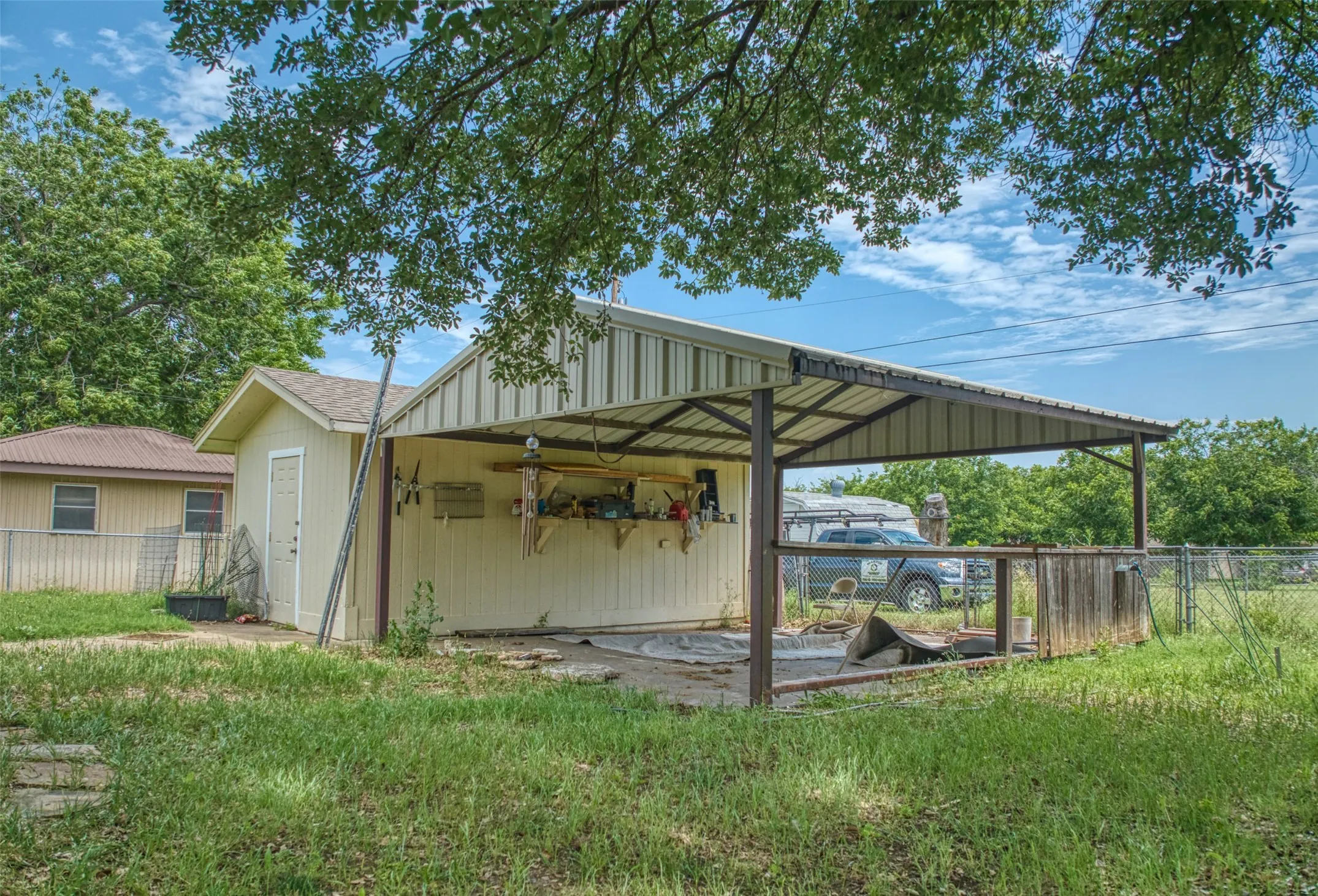 Single Family Residence For Sale in Bosque County , 914 S Avenue N, Clifton, Texas 76634, 4 Bedroom, 2 Bathroom, Garage spaces, 2,304 Sqft, built in 1974, Preowned, mls#21210365, Real Estate Agent in Clifton, Homes For Sale in Bosque county, Homes For Sale in Clifton, Realtor in Clifton Texas, Real Estate Brokerage Independent Realty Texas, Luminita Cordes Realtor