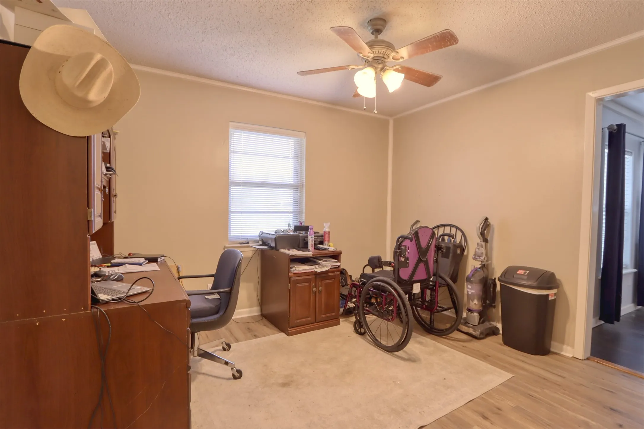 Single Family Residence For Sale in Bosque County , 914 S Avenue N, Clifton, Texas 76634, 4 Bedroom, 2 Bathroom, Garage spaces, 2,304 Sqft, built in 1974, Preowned, mls#21210365, Real Estate Agent in Clifton, Homes For Sale in Bosque county, Homes For Sale in Clifton, Realtor in Clifton Texas, Real Estate Brokerage Independent Realty Texas, Luminita Cordes Realtor