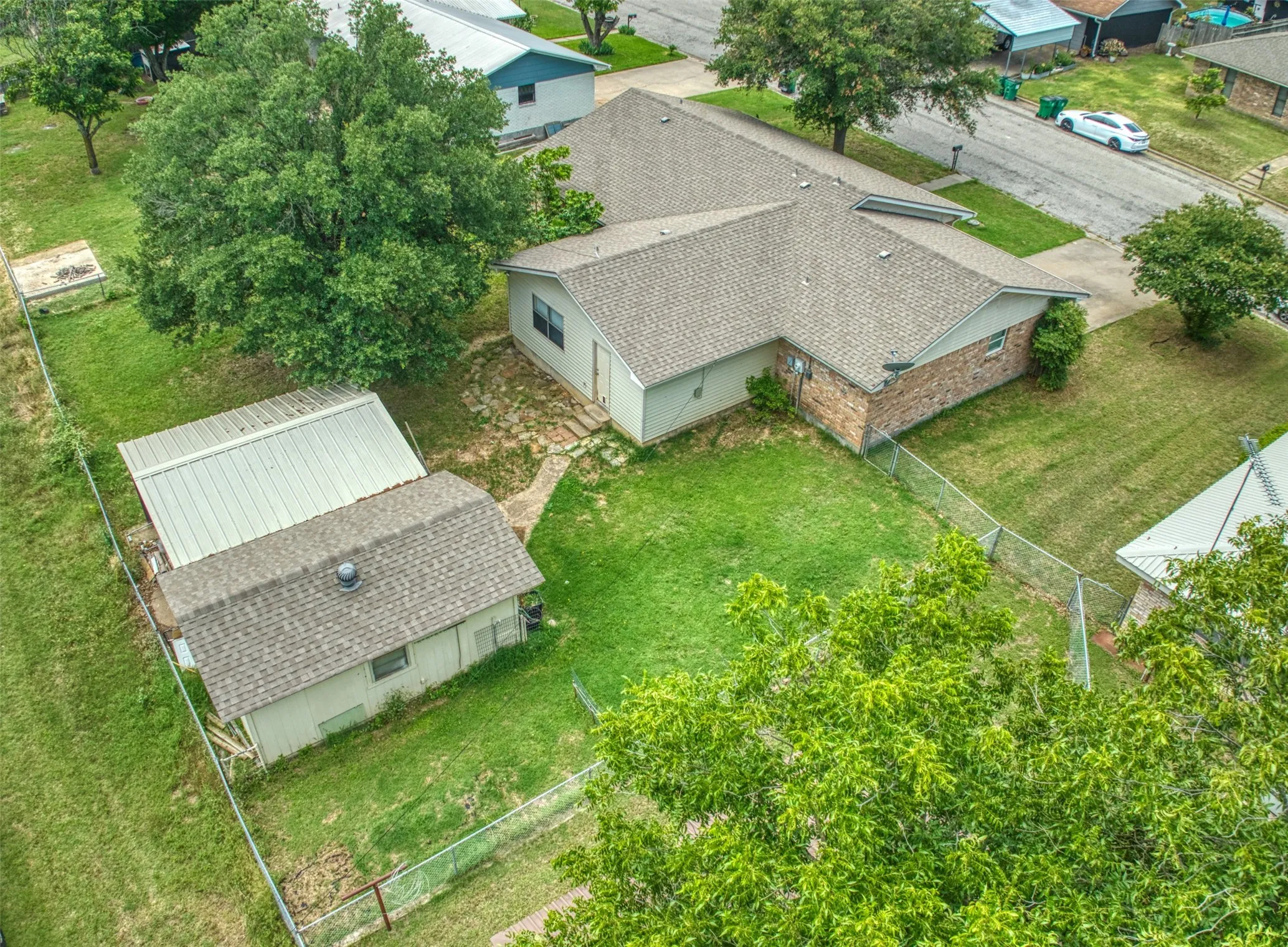 Single Family Residence For Sale in Bosque County , 914 S Avenue N, Clifton, Texas 76634, 4 Bedroom, 2 Bathroom, Garage spaces, 2,304 Sqft, built in 1974, Preowned, mls#21210365, Real Estate Agent in Clifton, Homes For Sale in Bosque county, Homes For Sale in Clifton, Realtor in Clifton Texas, Real Estate Brokerage Independent Realty Texas, Luminita Cordes Realtor