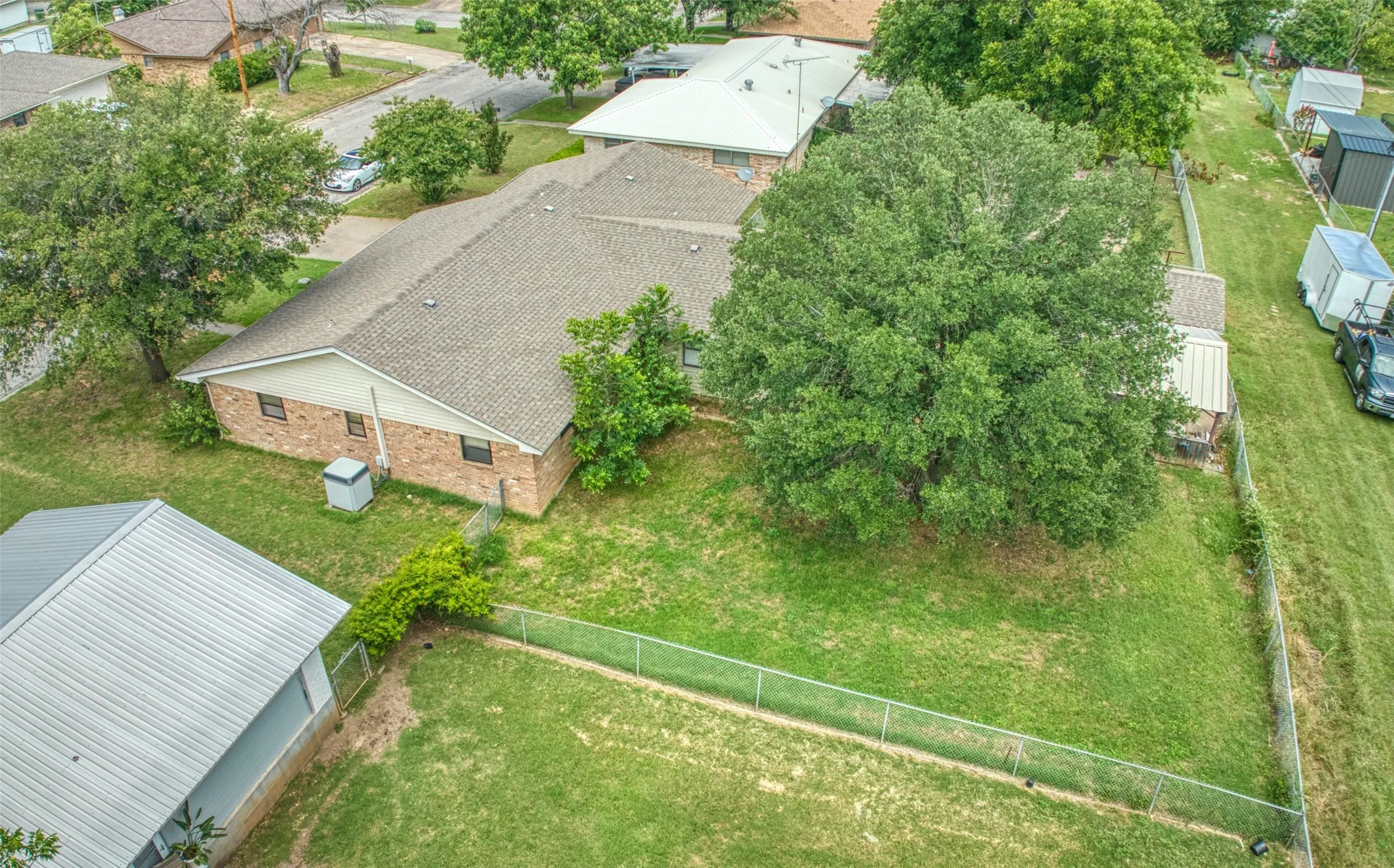 Single Family Residence For Sale in Bosque County , 914 S Avenue N, Clifton, Texas 76634, 4 Bedroom, 2 Bathroom, Garage spaces, 2,304 Sqft, built in 1974, Preowned, mls#21210365, Real Estate Agent in Clifton, Homes For Sale in Bosque county, Homes For Sale in Clifton, Realtor in Clifton Texas, Real Estate Brokerage Independent Realty Texas, Luminita Cordes Realtor