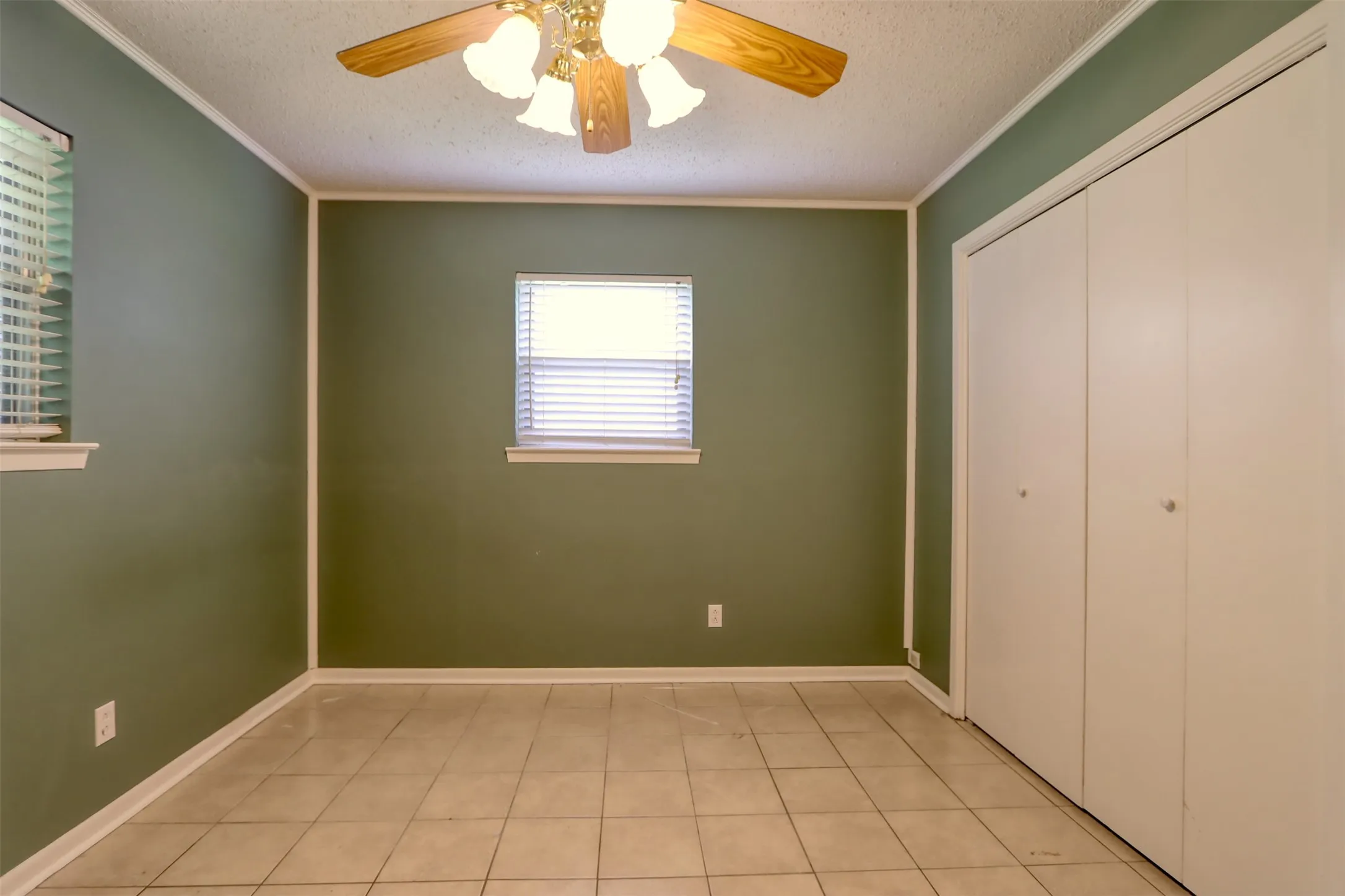 Single Family Residence For Sale in Bosque County , 914 S Avenue N, Clifton, Texas 76634, 4 Bedroom, 2 Bathroom, Garage spaces, 2,304 Sqft, built in 1974, Preowned, mls#21210365, Real Estate Agent in Clifton, Homes For Sale in Bosque county, Homes For Sale in Clifton, Realtor in Clifton Texas, Real Estate Brokerage Independent Realty Texas, Luminita Cordes Realtor