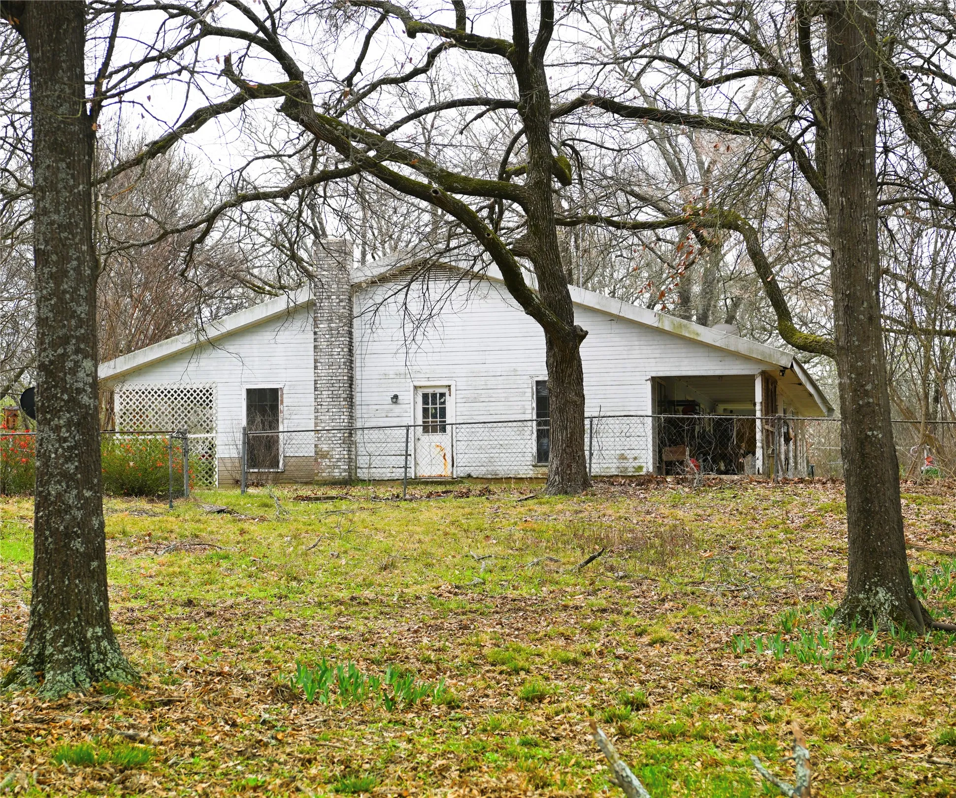 Single Family Residence For Sale in Fannin County , 2211 Fm 2029, Telephone, Texas 75488, 2 Bedrooms, 2 Bathrooms, Garage spaces, 1,952 Sqft, built in 1983, Price $519,000, mls#21210545, Real Estate Agent in Telephone, Homes For Sale in Fannin county, Homes For Sale in Telephone, Realtor in Telephone Texas, Real Estate Brokerage Independent Realty Texas, Luminita Cordes Realtor