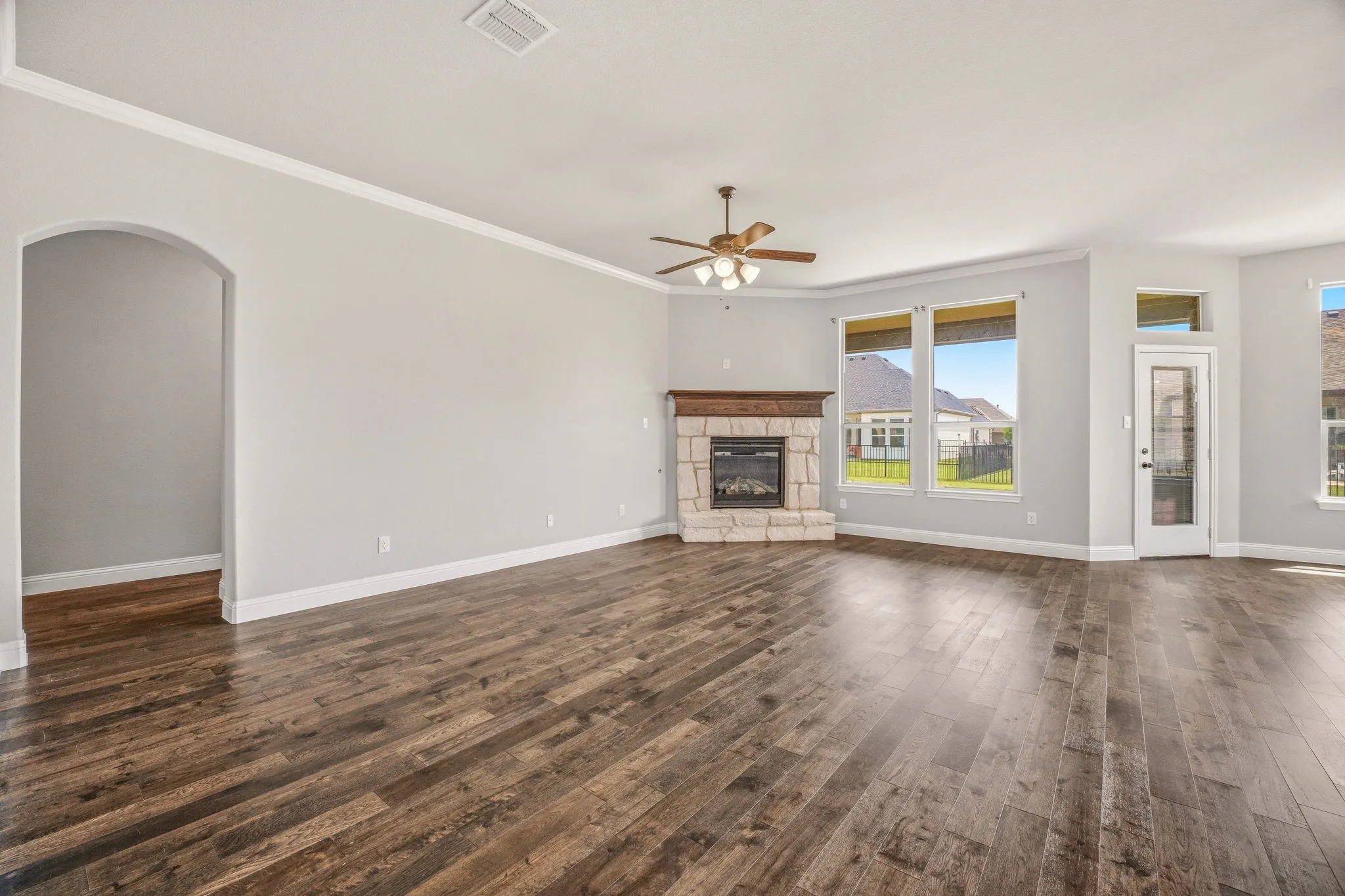 Single Family Residence For Sale in Hood County , 1038 Mickelson Drive, Granbury, Texas 76048, 4 Bedroom, 2 Bathroom, 2 Garage spaces, 2,294 Sqft, built in 2022, mls#21194523, Real Estate Agent in Granbury, Homes For Sale in Hood county, Homes For Sale in Granbury, Realtor in Granbury Texas, Real Estate Brokerage Independent Realty Texas, Luminita Cordes Realtor