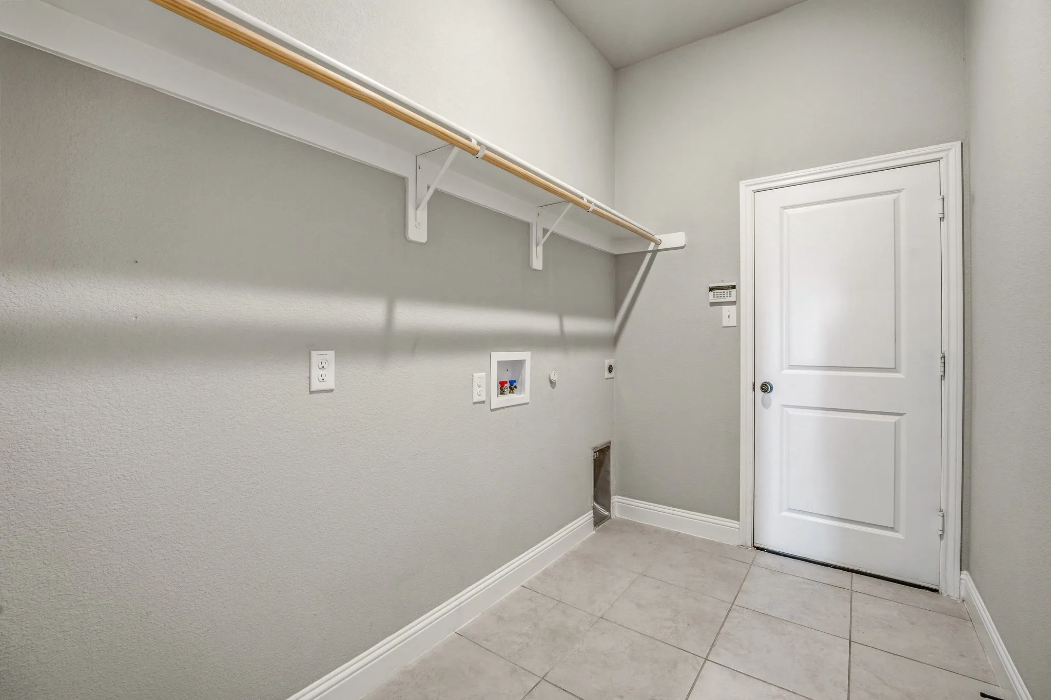 Single Family Residence For Sale in Hood County , 1038 Mickelson Drive, Granbury, Texas 76048, 4 Bedroom, 2 Bathroom, 2 Garage spaces, 2,294 Sqft, built in 2022, mls#21194523, Real Estate Agent in Granbury, Homes For Sale in Hood county, Homes For Sale in Granbury, Realtor in Granbury Texas, Real Estate Brokerage Independent Realty Texas, Luminita Cordes Realtor