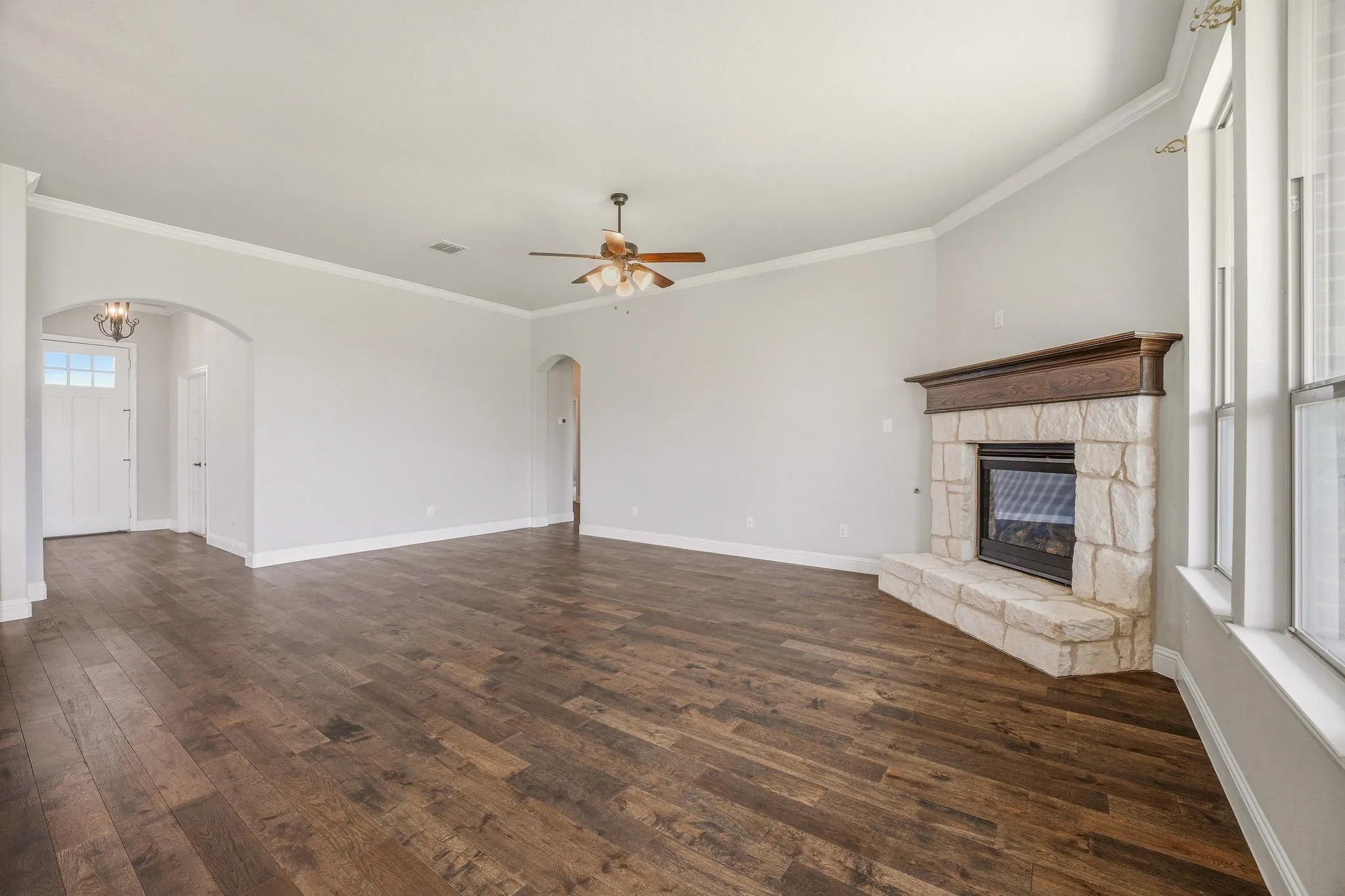 Single Family Residence For Sale in Hood County , 1038 Mickelson Drive, Granbury, Texas 76048, 4 Bedroom, 2 Bathroom, 2 Garage spaces, 2,294 Sqft, built in 2022, mls#21194523, Real Estate Agent in Granbury, Homes For Sale in Hood county, Homes For Sale in Granbury, Realtor in Granbury Texas, Real Estate Brokerage Independent Realty Texas, Luminita Cordes Realtor