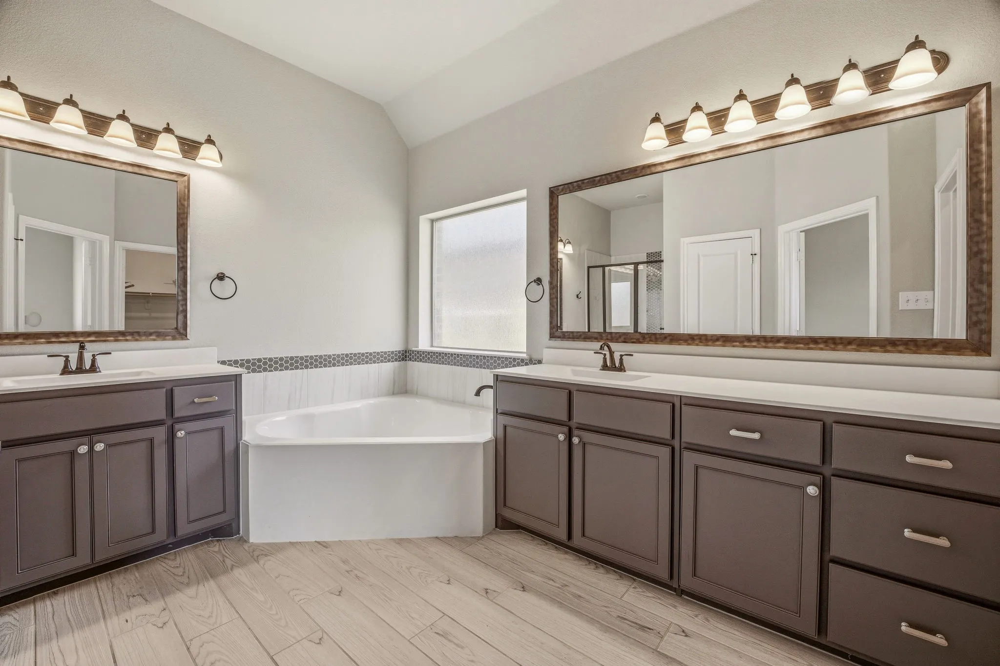 Single Family Residence For Sale in Hood County , 1038 Mickelson Drive, Granbury, Texas 76048, 4 Bedroom, 2 Bathroom, 2 Garage spaces, 2,294 Sqft, built in 2022, mls#21194523, Real Estate Agent in Granbury, Homes For Sale in Hood county, Homes For Sale in Granbury, Realtor in Granbury Texas, Real Estate Brokerage Independent Realty Texas, Luminita Cordes Realtor