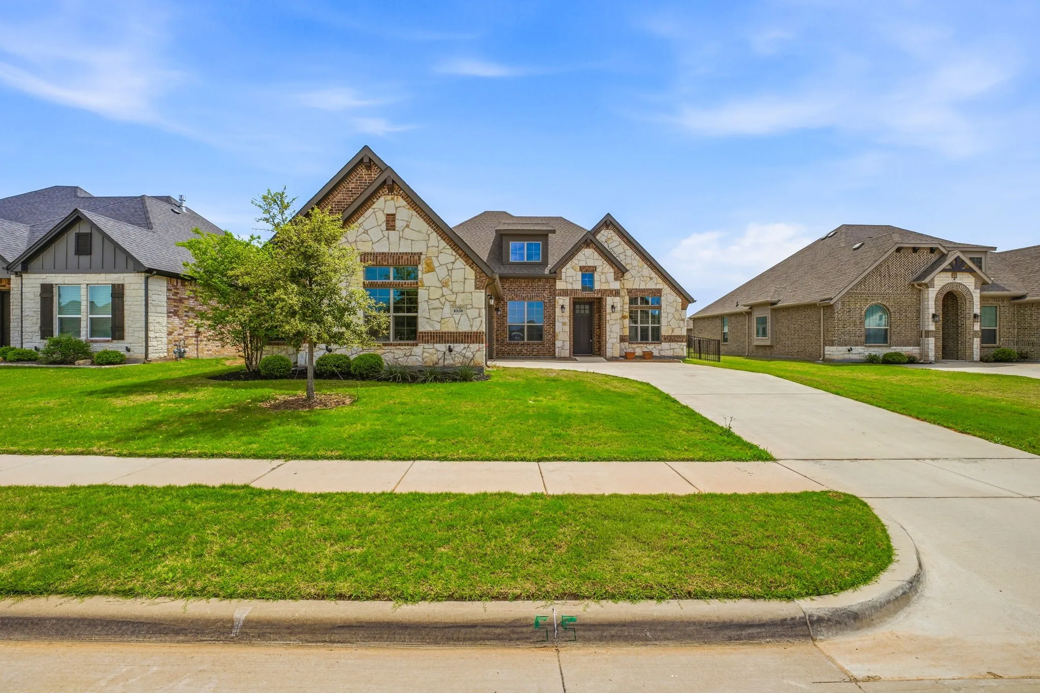 Single Family Residence For Sale in Hood County , 1038 Mickelson Drive, Granbury, Texas 76048, 4 Bedroom, 2 Bathroom, 2 Garage spaces, 2,294 Sqft, built in 2022, mls#21194523, Real Estate Agent in Granbury, Homes For Sale in Hood county, Homes For Sale in Granbury, Realtor in Granbury Texas, Real Estate Brokerage Independent Realty Texas, Luminita Cordes Realtor