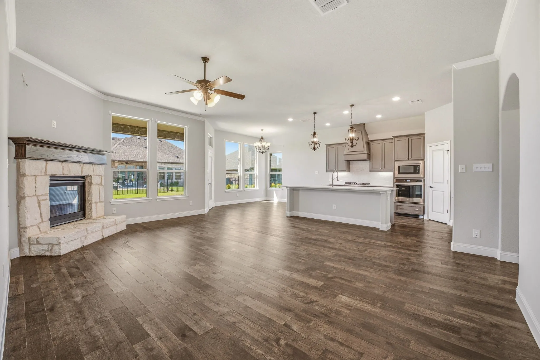Single Family Residence For Sale in Hood County , 1038 Mickelson Drive, Granbury, Texas 76048, 4 Bedroom, 2 Bathroom, 2 Garage spaces, 2,294 Sqft, built in 2022, mls#21194523, Real Estate Agent in Granbury, Homes For Sale in Hood county, Homes For Sale in Granbury, Realtor in Granbury Texas, Real Estate Brokerage Independent Realty Texas, Luminita Cordes Realtor
